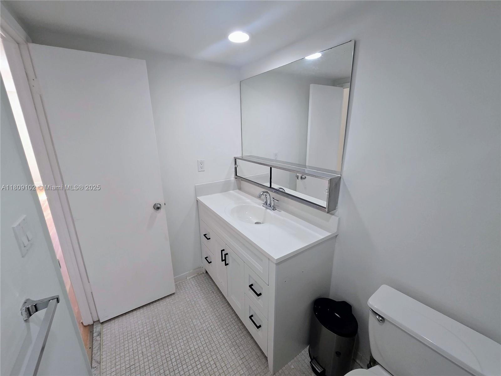 Photo of 19380 Collins Ave  #807, Sunny Isles Beach, Florida, 33160 - Masterbathroom