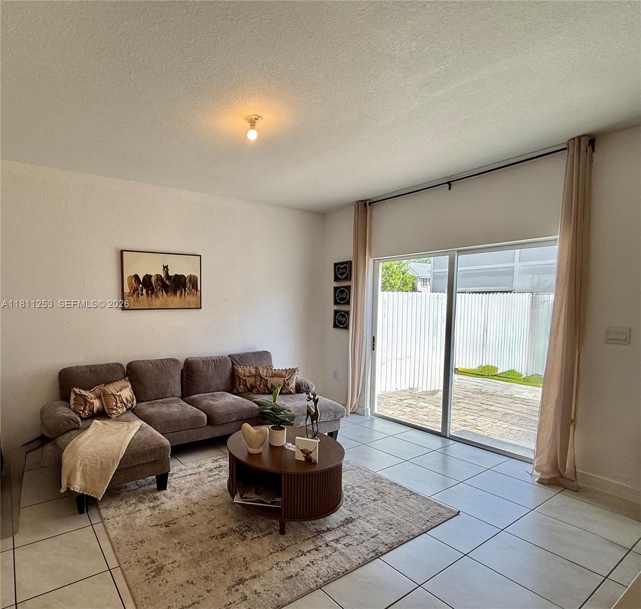 Ver detalles 907 3 / 3 1542 sq. ft. $ 2026-06-23 0 foto