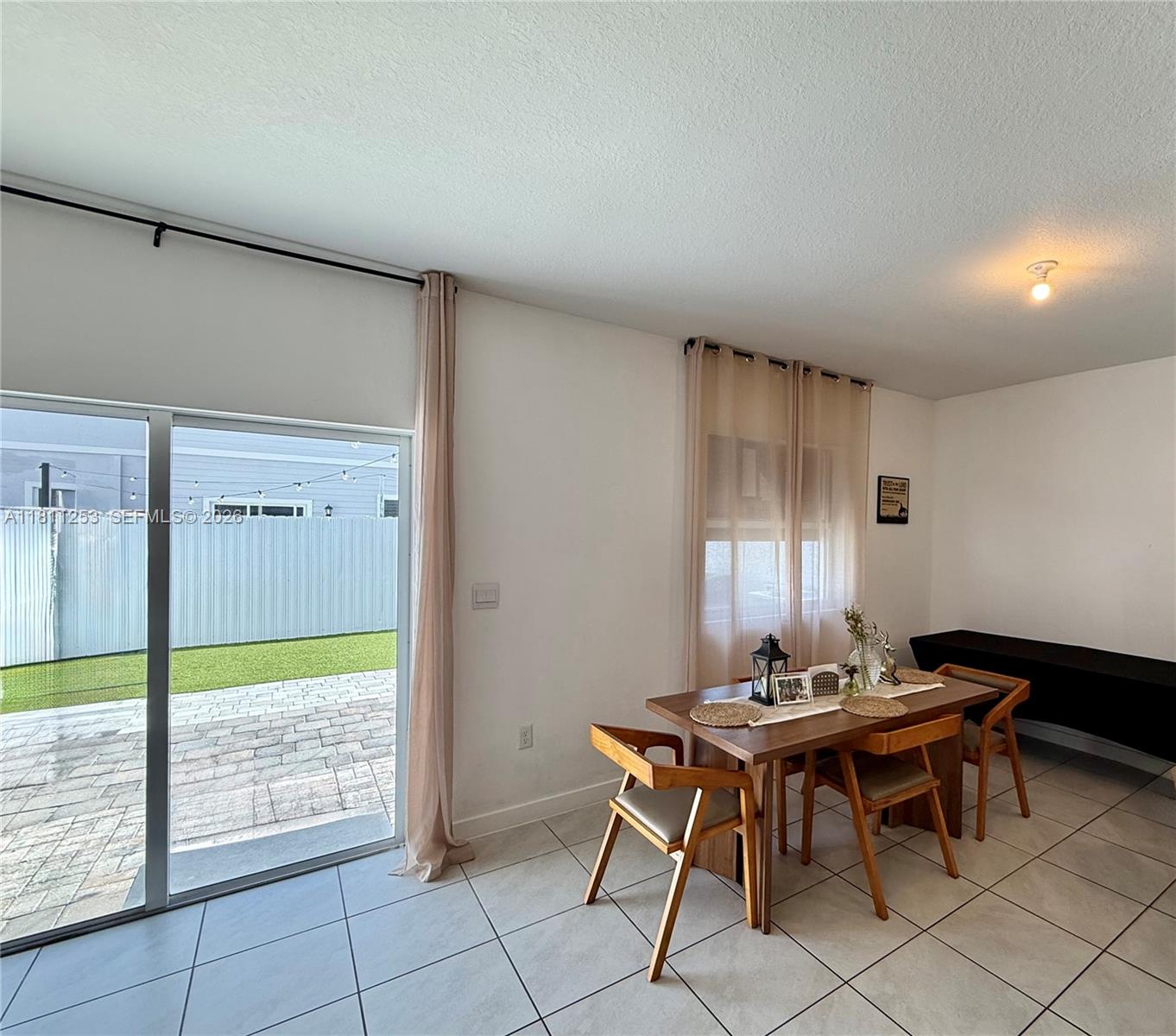 Ver detalles 907 3 / 3 1542 sq. ft. $ 2026-06-23 0 foto