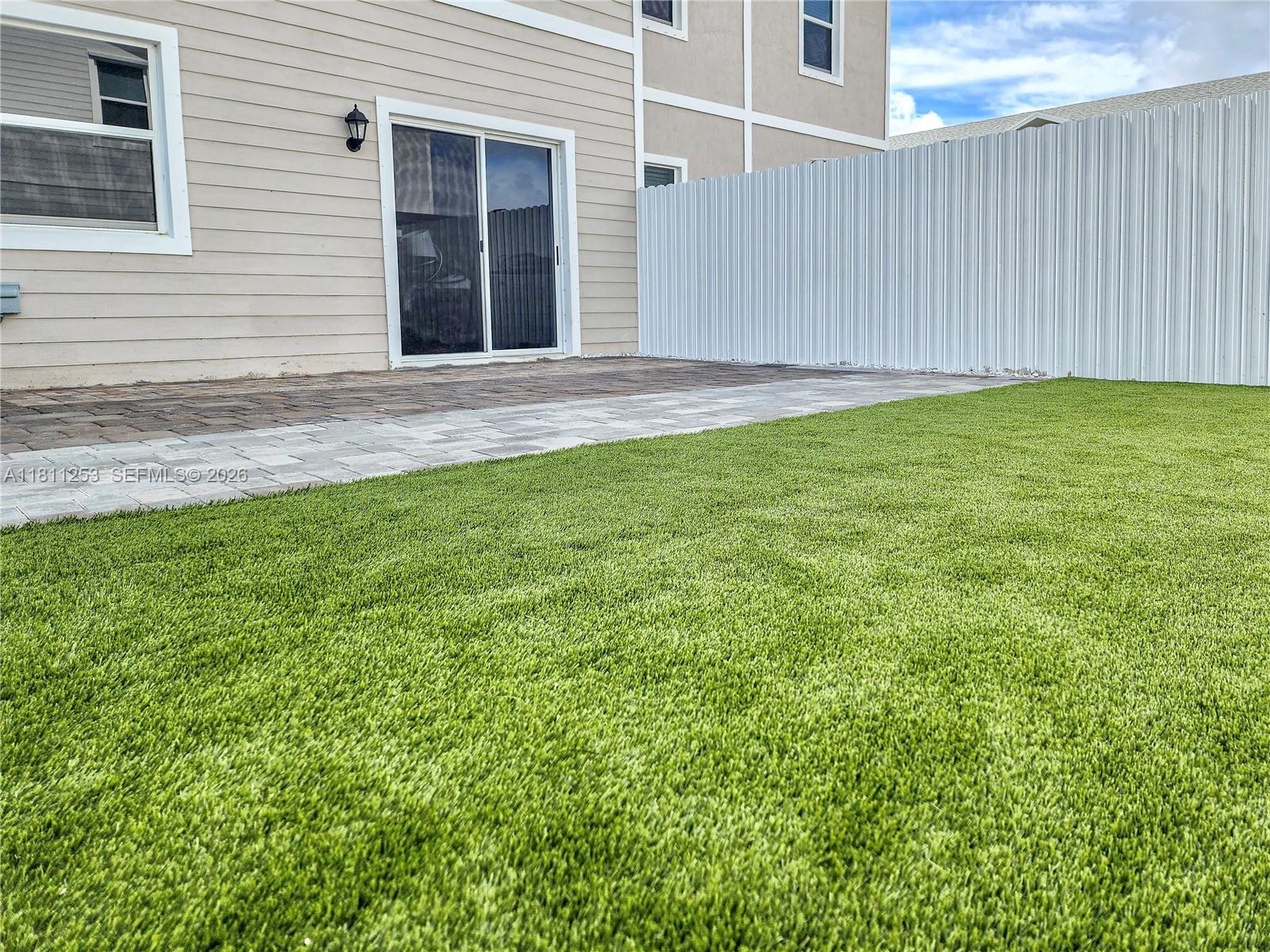 Ver detalles 907 3 / 3 1542 sq. ft. $ 2026-06-23 0 foto