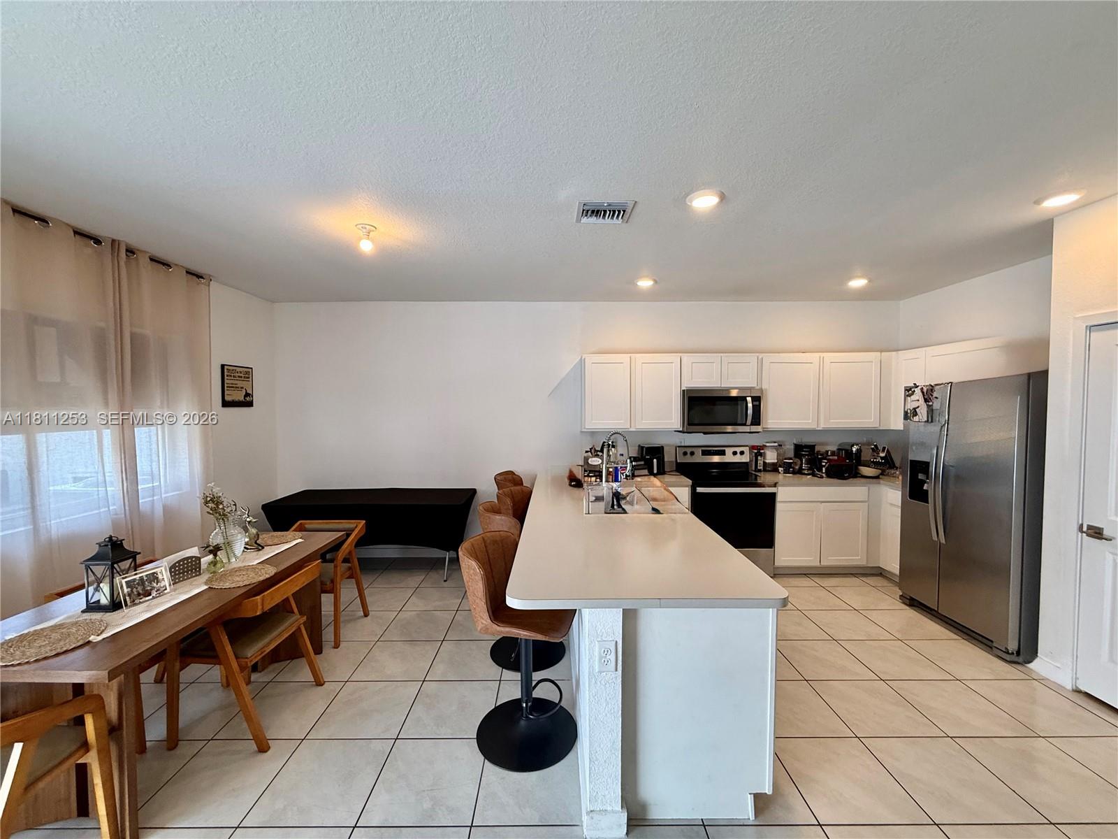Ver detalles 907 3 / 3 1542 sq. ft. $ 2026-06-23 0 foto