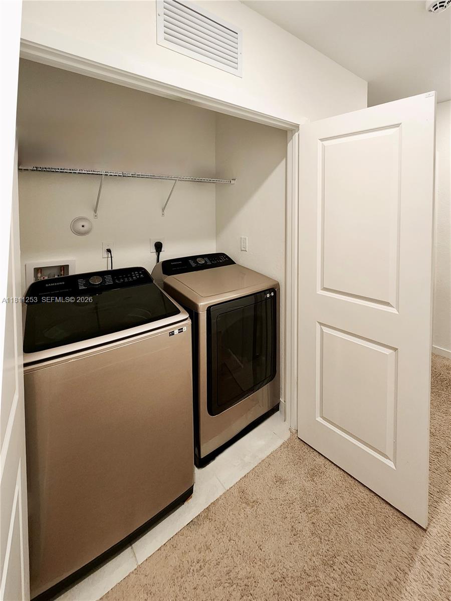 Ver detalles 907 3 / 3 1542 sq. ft. $ 2026-06-23 0 foto