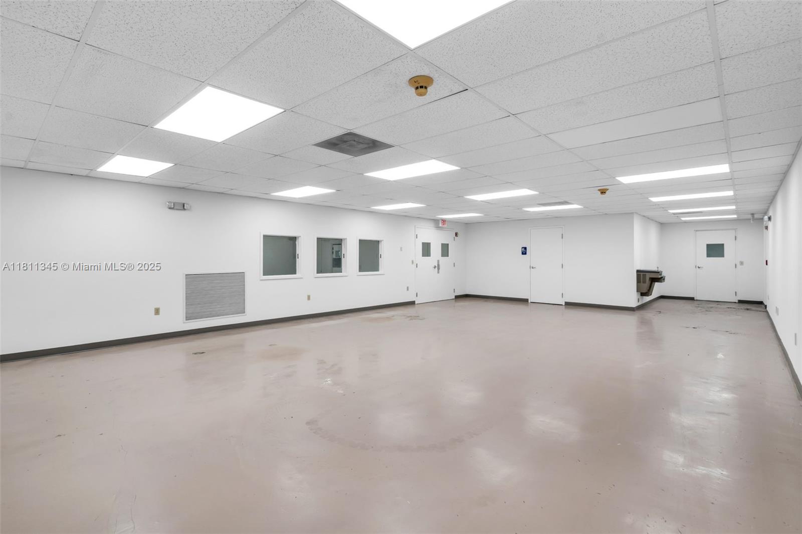 See details / sq. ft. $ 2025-10-08 0 Photo