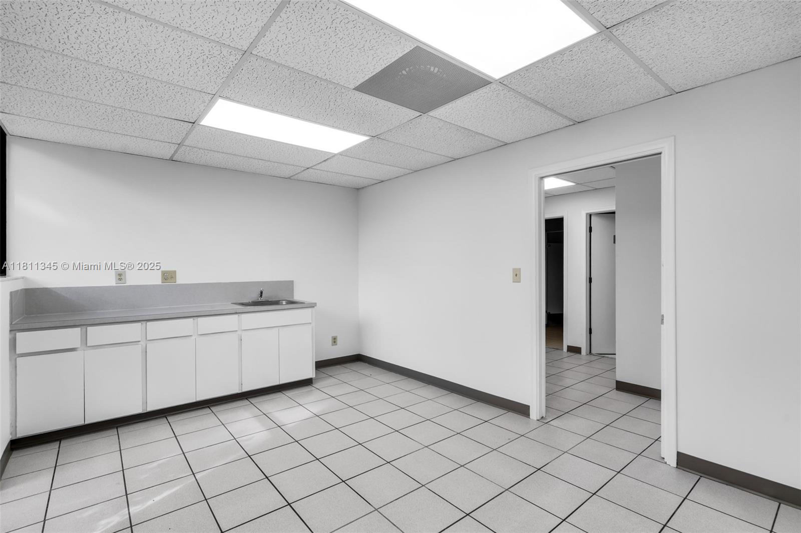 See details / sq. ft. $ 2025-10-08 0 Photo