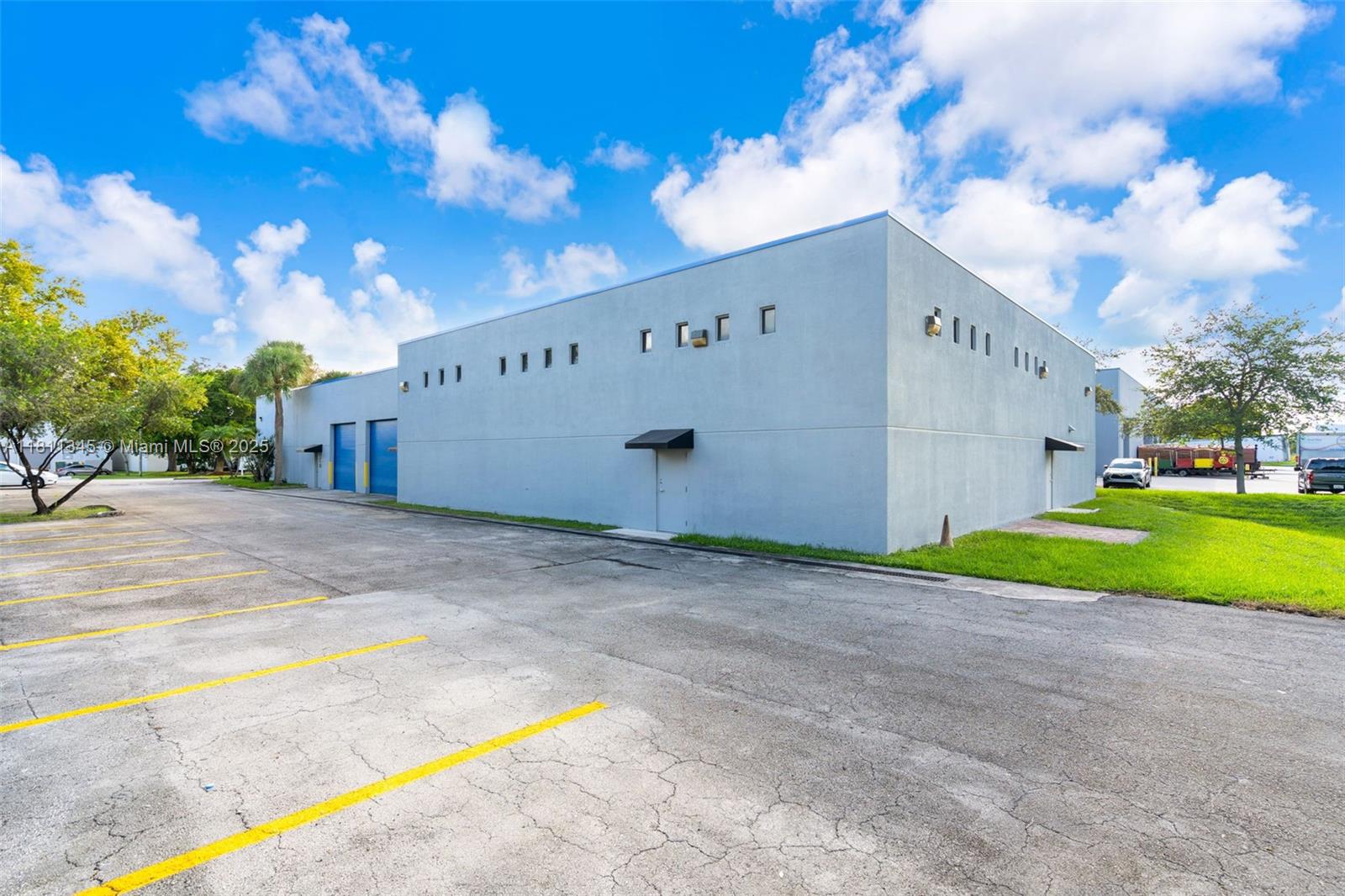 See details / sq. ft. $ 2025-10-08 0 Photo