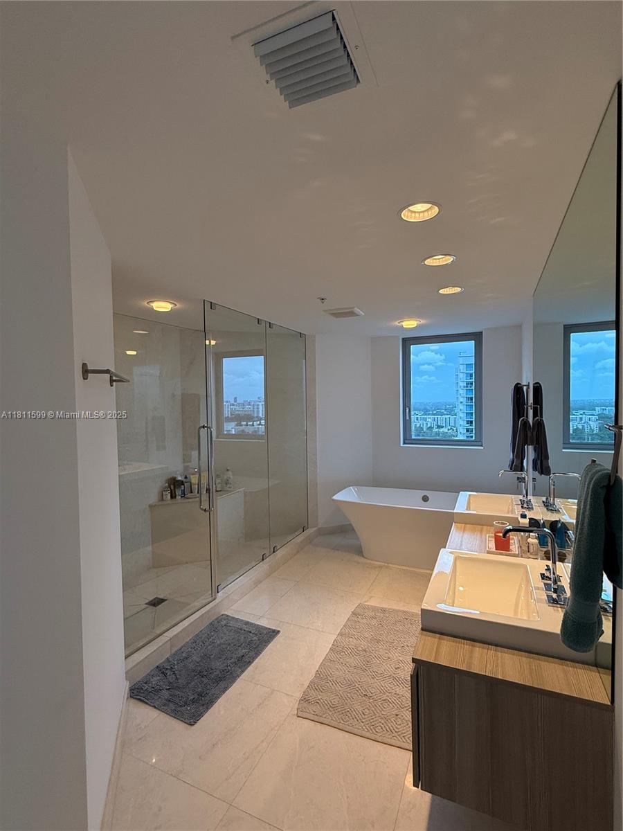 Photo of 17111 Biscayne Blvd  #2103, North Miami Beach, Florida, 33160 - 