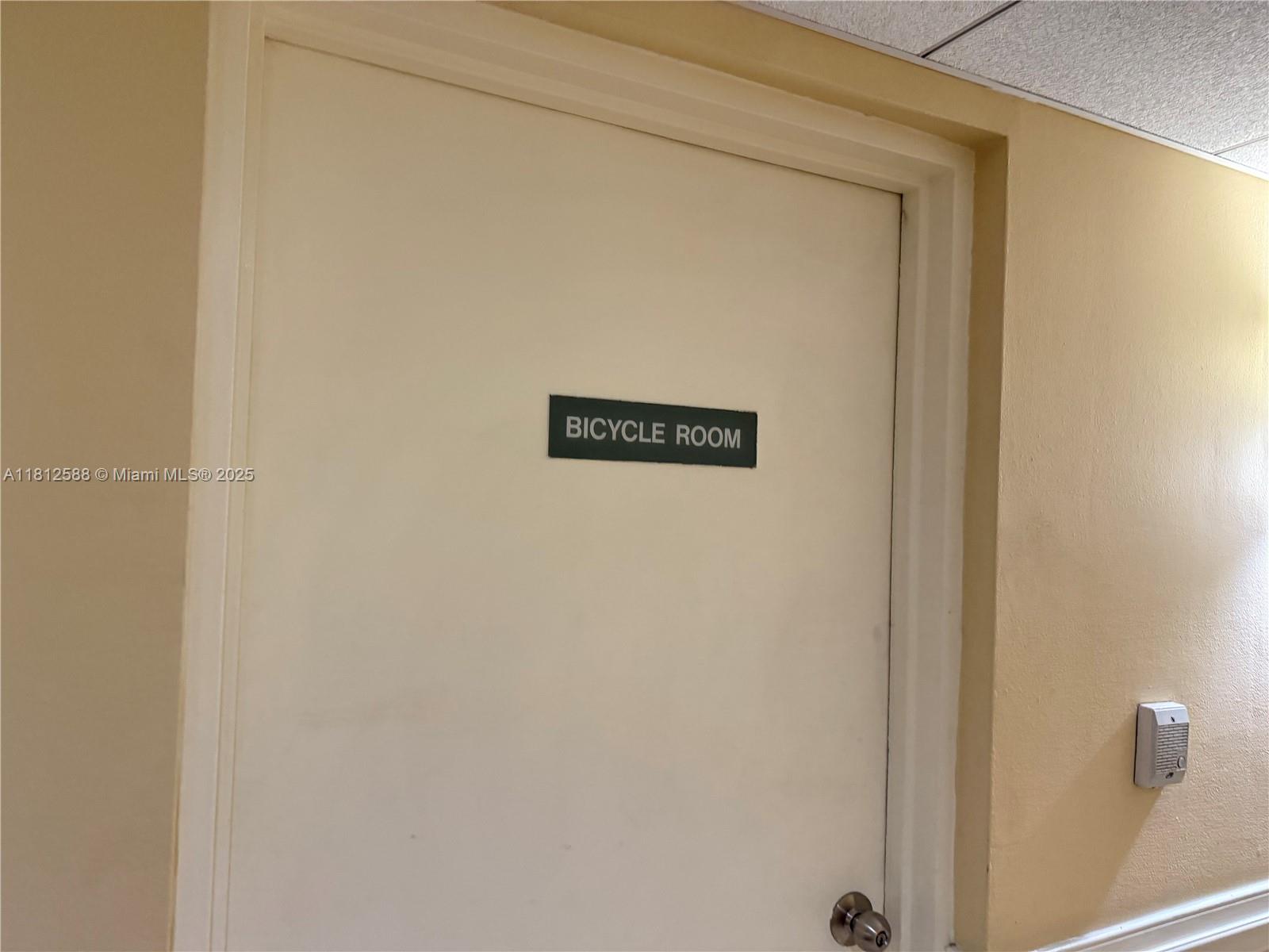 See details 2010 2 / 2 1396 sq. ft. $ 2025-10-13 0 Photo