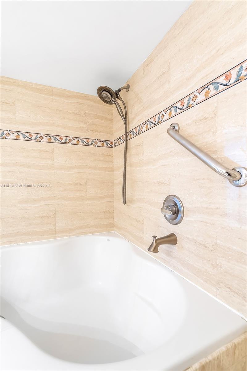See details 801 2 / 2 975 sq. ft. $ 2025-07-20 0 Photo