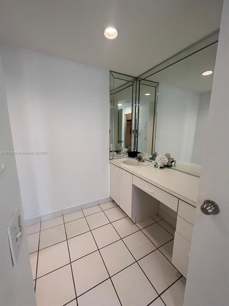 Photo of 3505 Ocean Dr  #402, Hollywood, Florida, 33019 - 