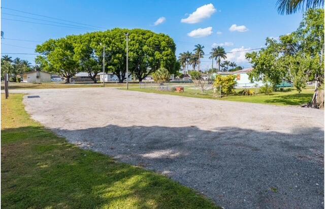   / 2  sq. ft. $ 2025-12-06 0 Photo
