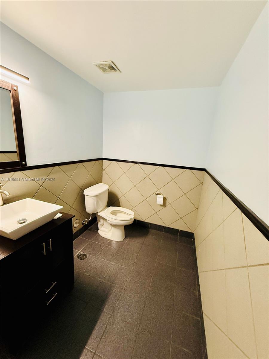 20  /   sq. ft. $ 2025-06-03 0 Photo