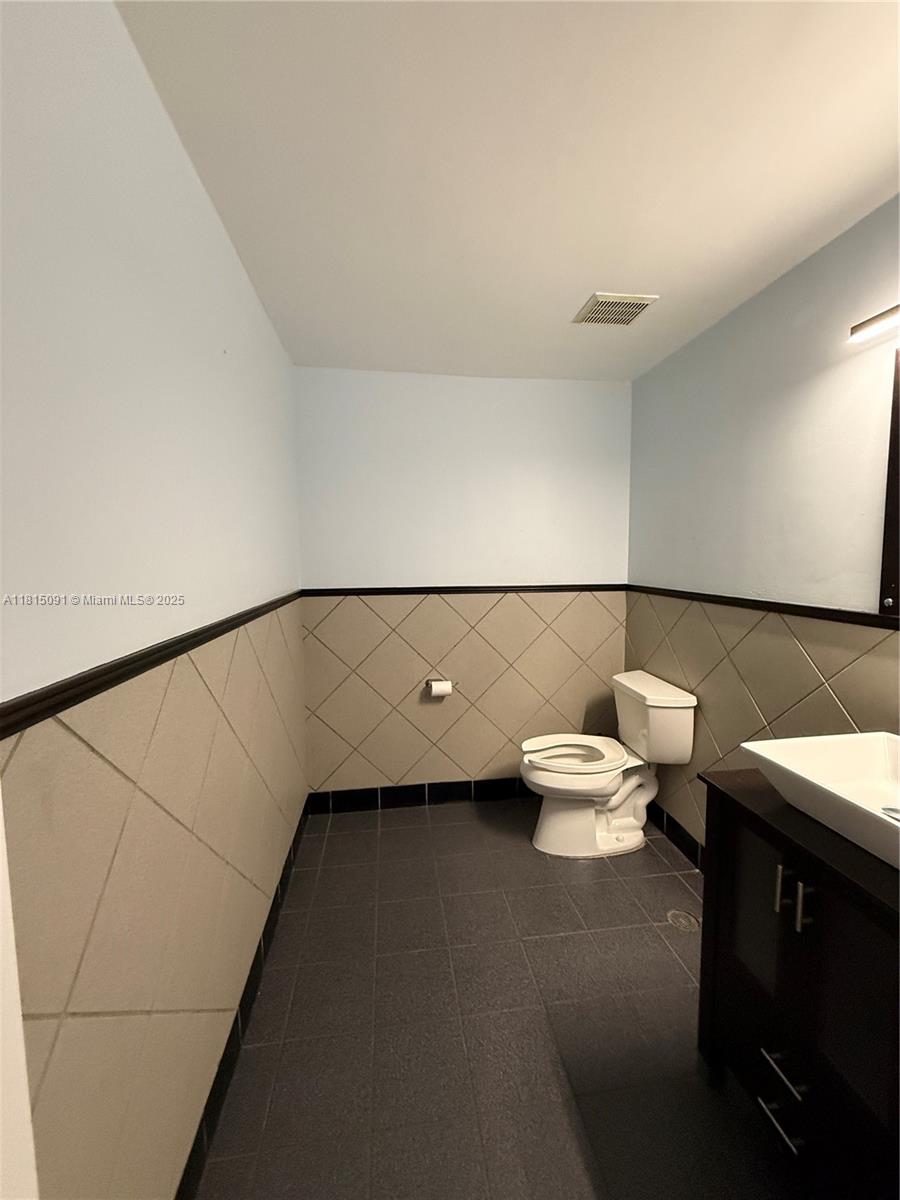 20  /   sq. ft. $ 2025-06-03 0 Photo