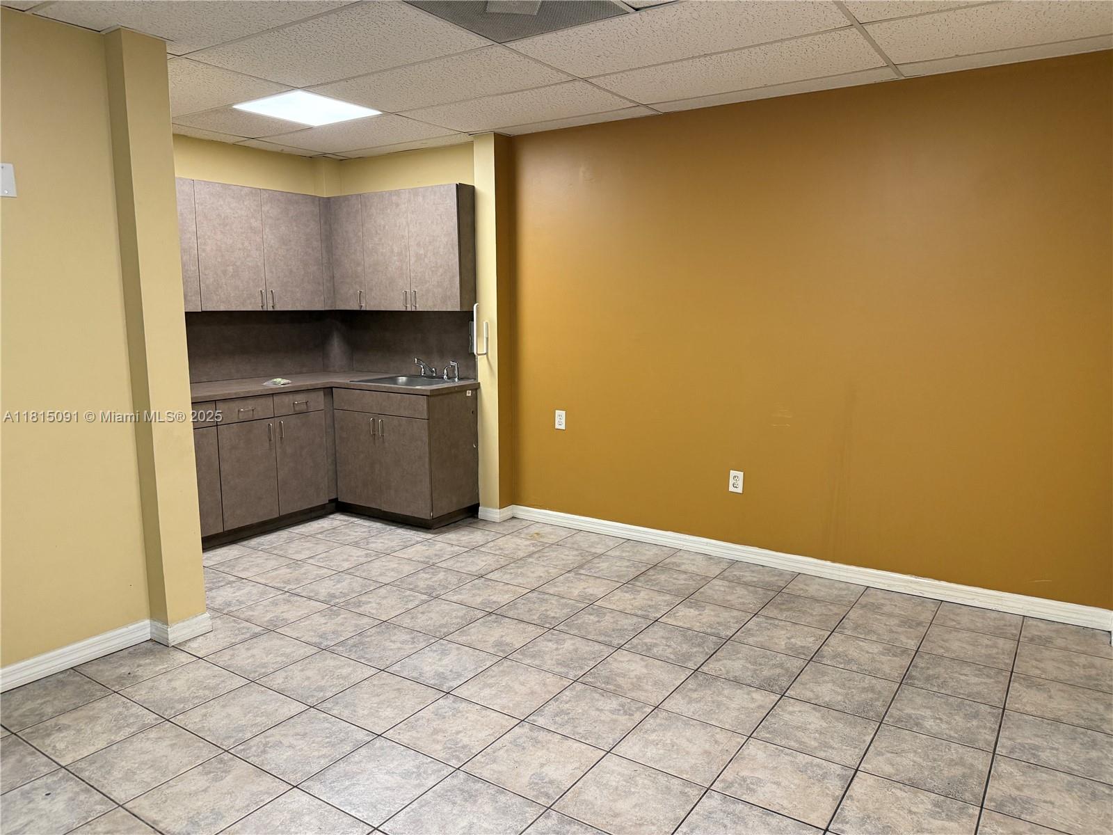 20  /   sq. ft. $ 2025-06-03 0 Photo