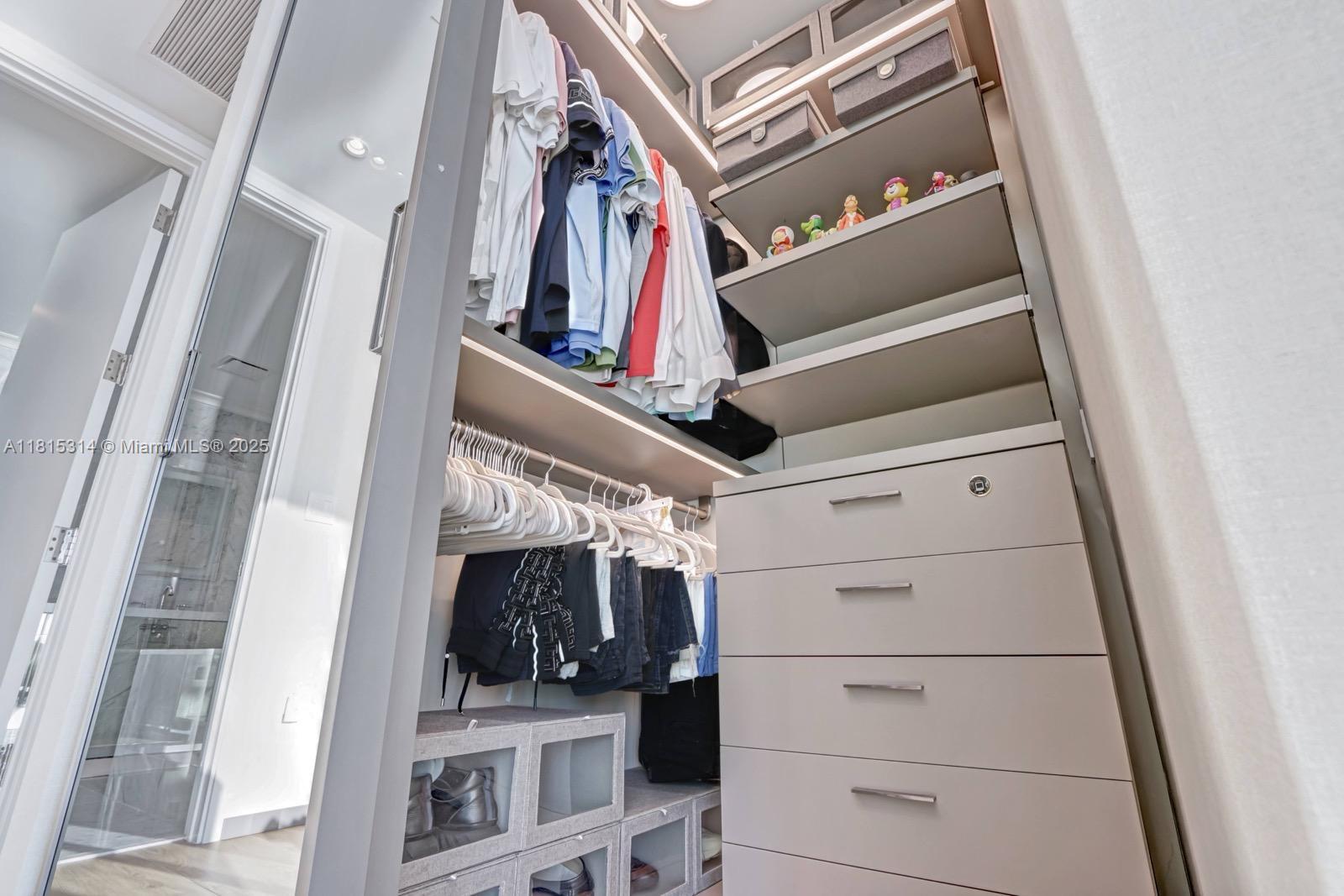 See details 3101 3 / 5 2688 sq. ft. $ 2025-07-28 0 Photo