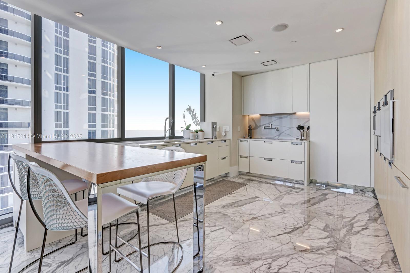 See details 3101 3 / 5 2688 sq. ft. $ 2025-07-28 0 Photo