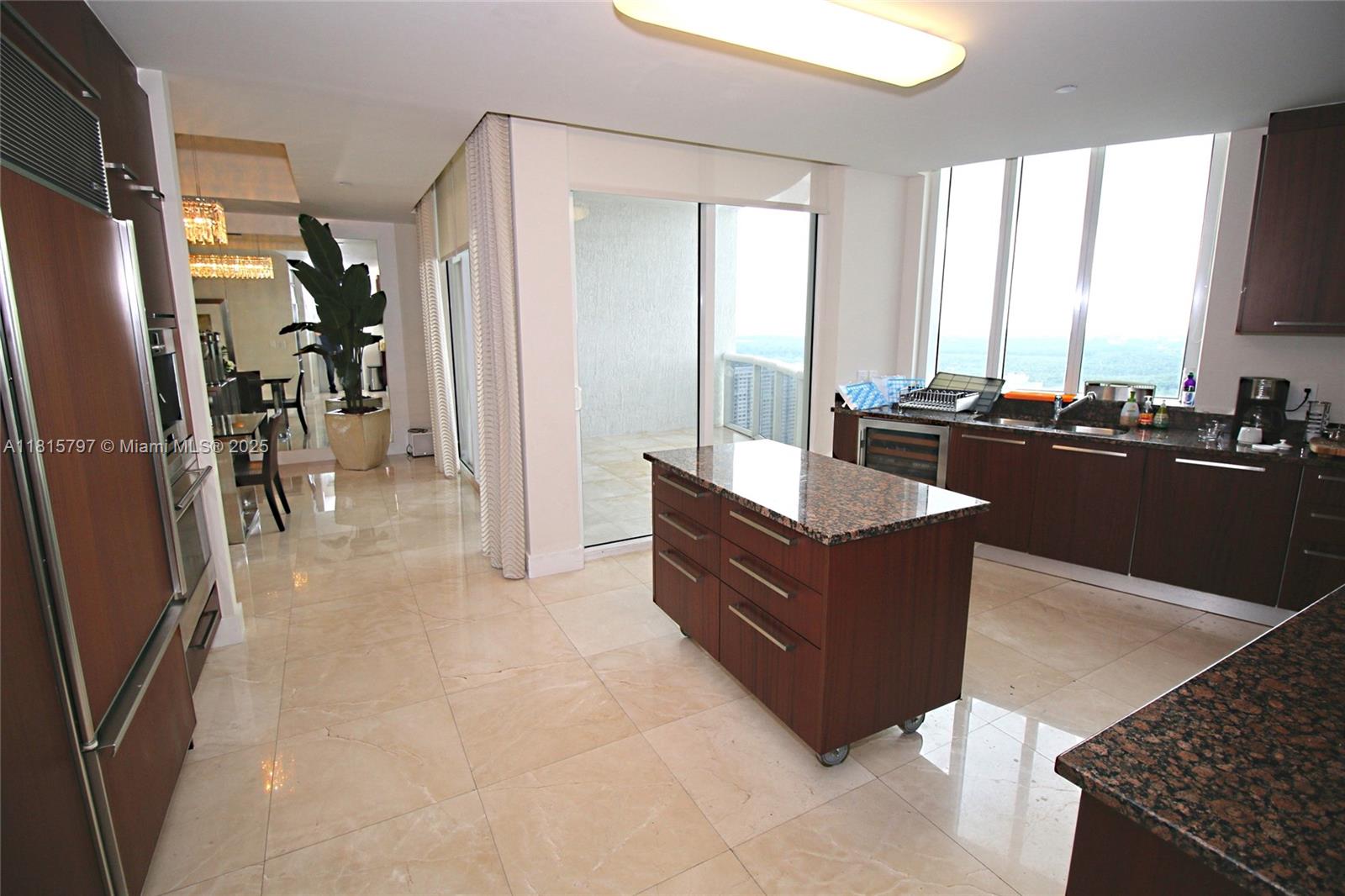 See details 2906 3 / 4 2558 sq. ft. $ 2025-06-04 0 Photo