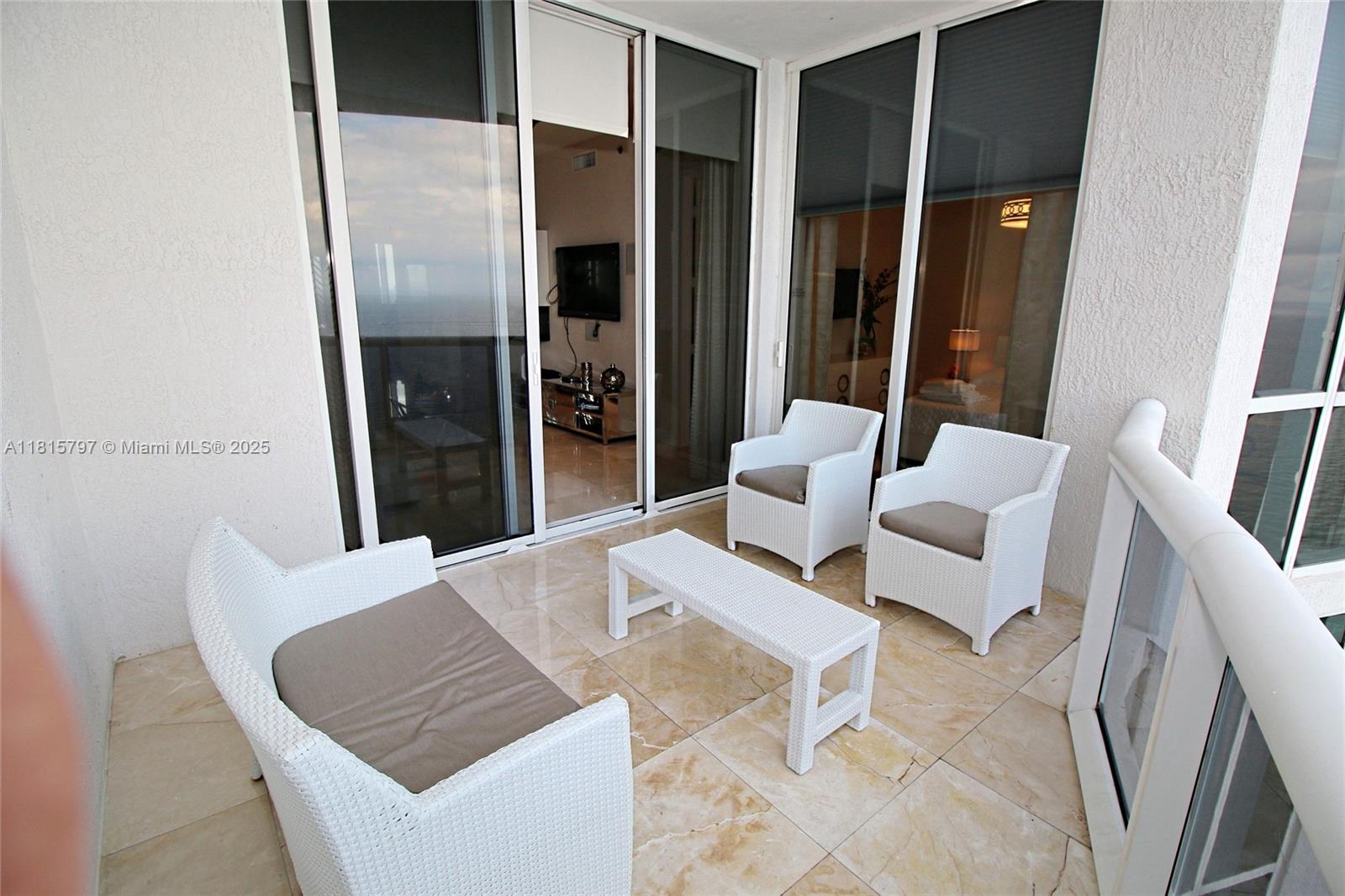 See details 2906 3 / 4 2558 sq. ft. $ 2025-06-04 0 Photo