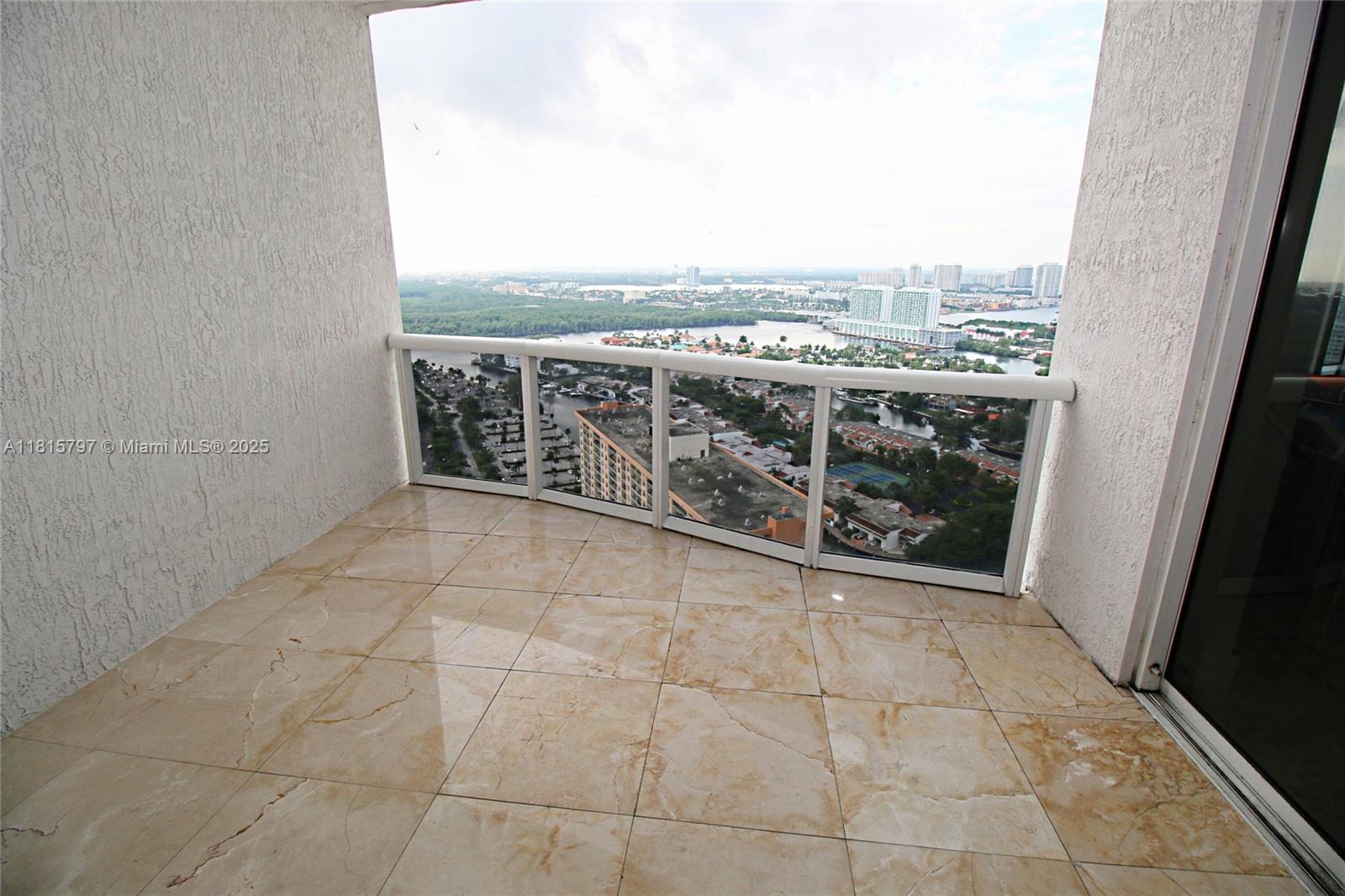 See details 2906 3 / 4 2558 sq. ft. $ 2025-06-04 0 Photo