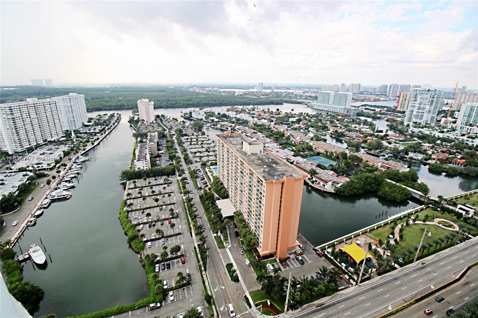 See details 2906 3 / 4 2558 sq. ft. $ 2025-06-04 0 Photo
