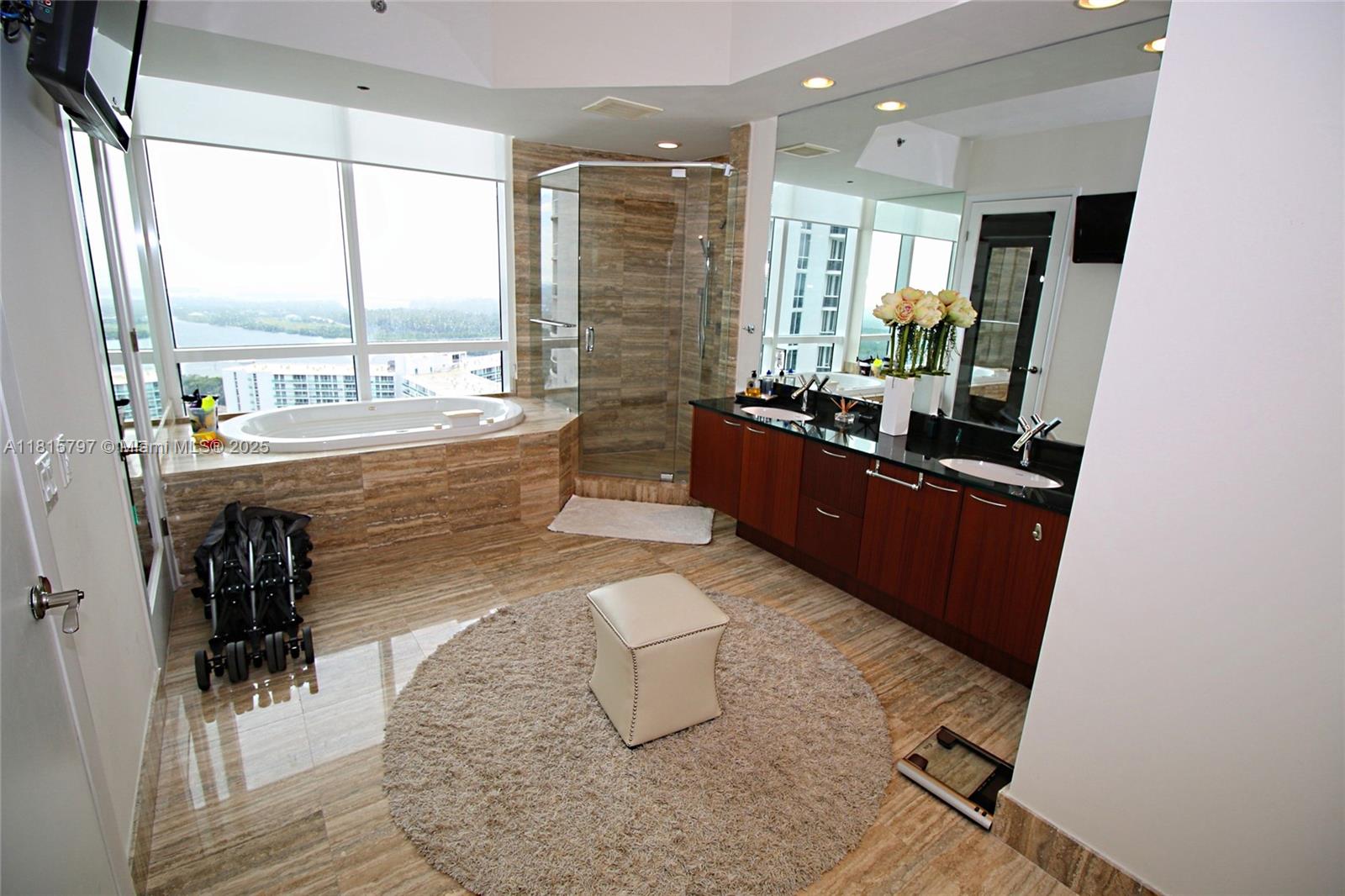 See details 2906 3 / 4 2558 sq. ft. $ 2025-06-04 0 Photo
