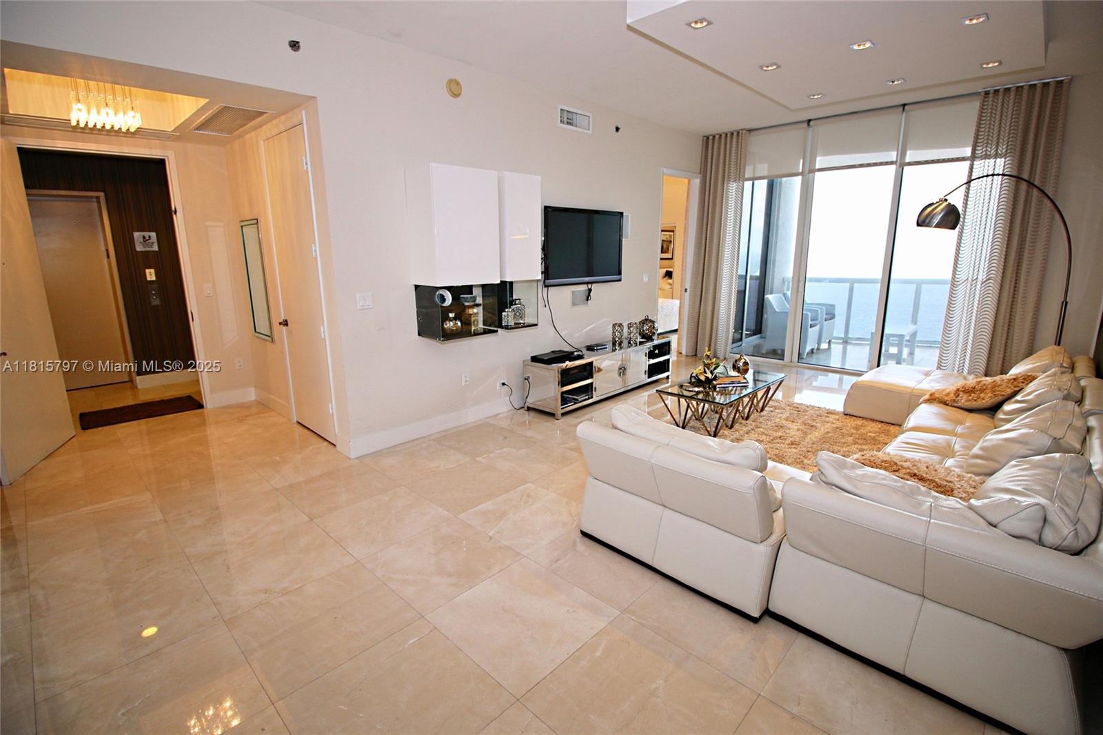 See details 2906 3 / 4 2558 sq. ft. $ 2025-06-04 0 Photo