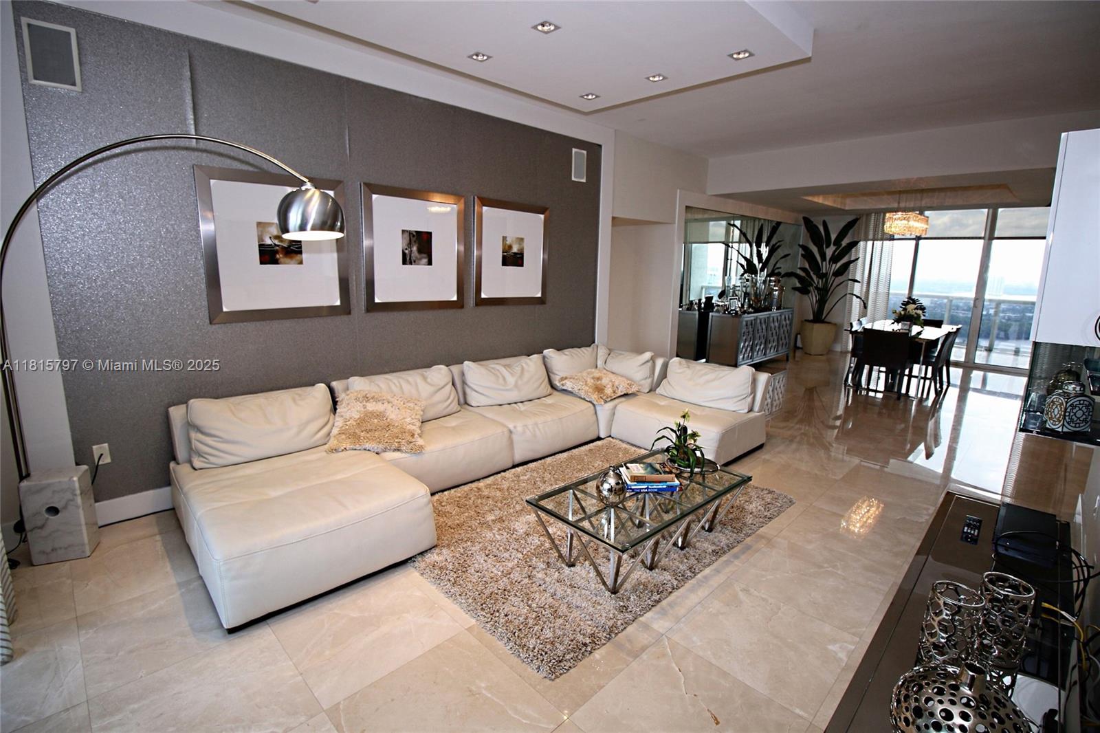 See details 2906 3 / 4 2558 sq. ft. $ 2025-06-04 0 Photo