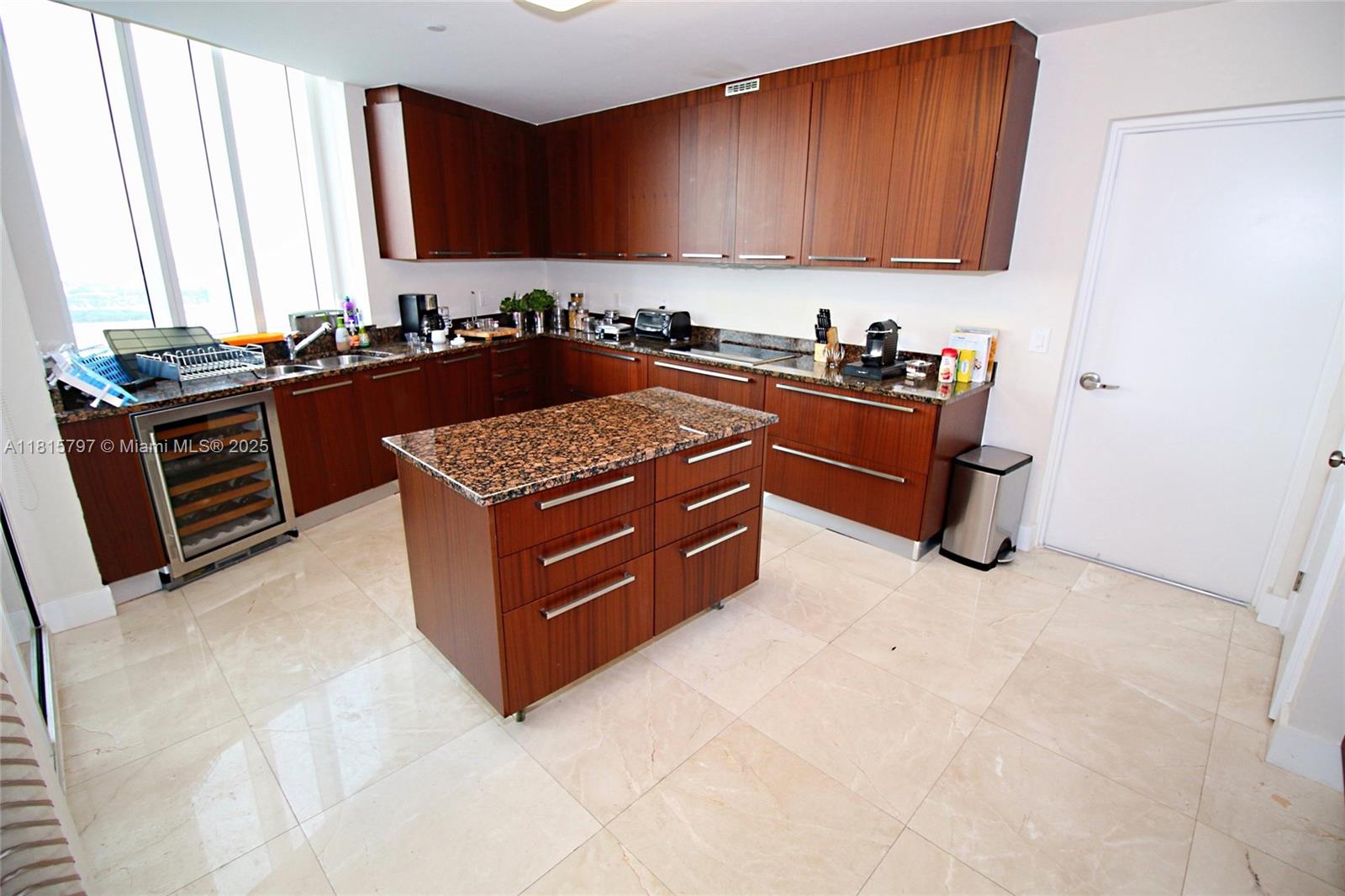 See details 2906 3 / 4 2558 sq. ft. $ 2025-06-04 0 Photo