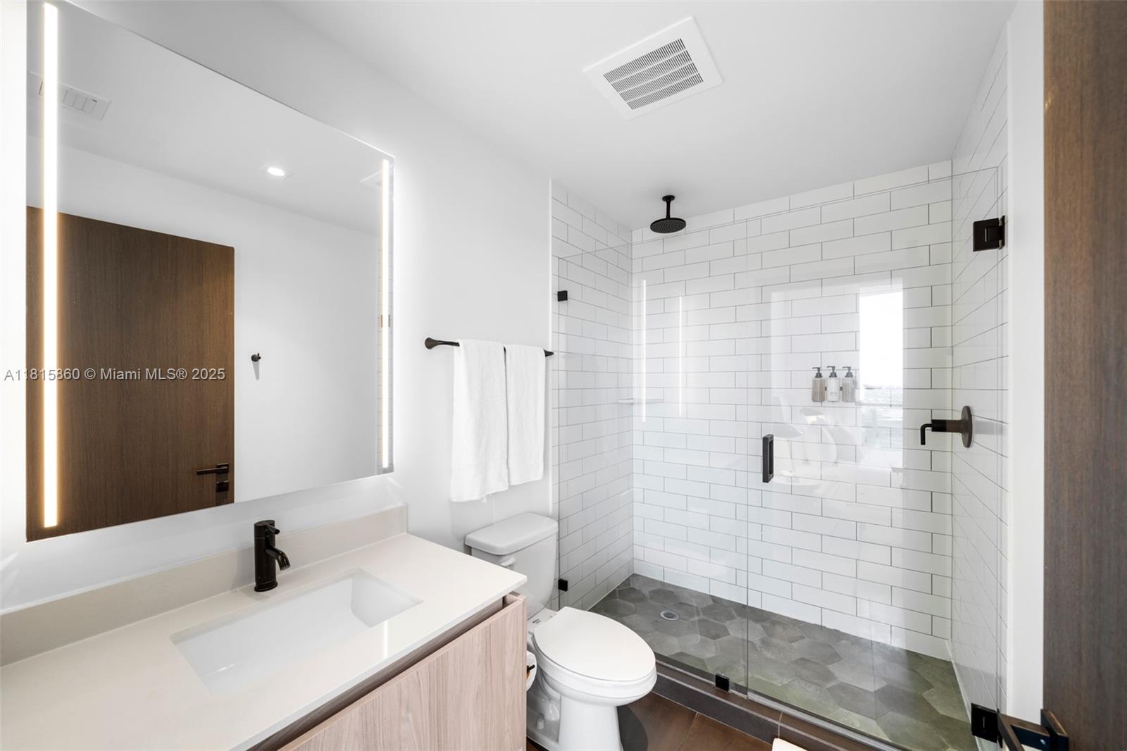 1809 3 / 3 976 sq. ft. $ 2026-01-20 0 Photo