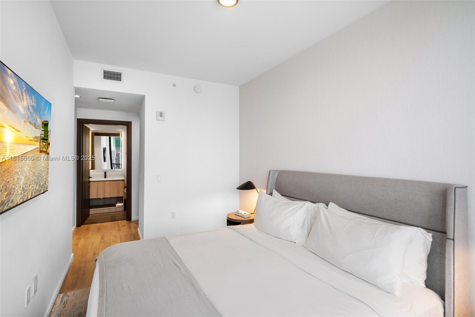 1809 3 / 3 976 sq. ft. $ 2026-01-20 0 Photo