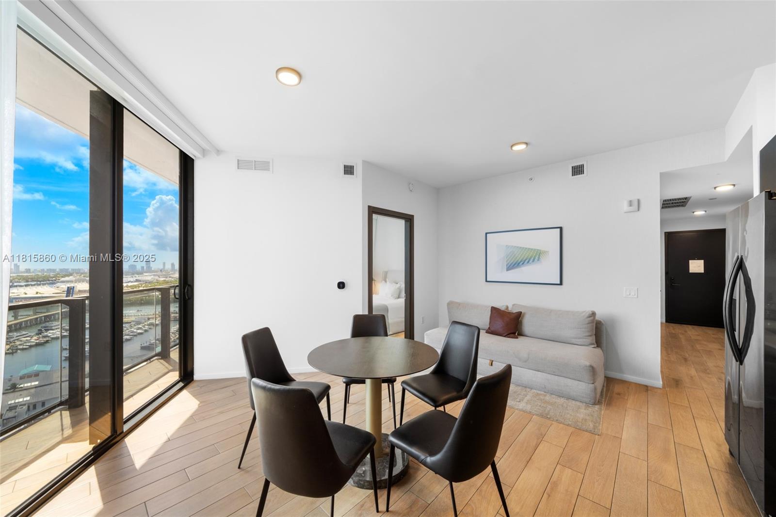 1809 3 / 3 976 sq. ft. $ 2026-01-20 0 Photo