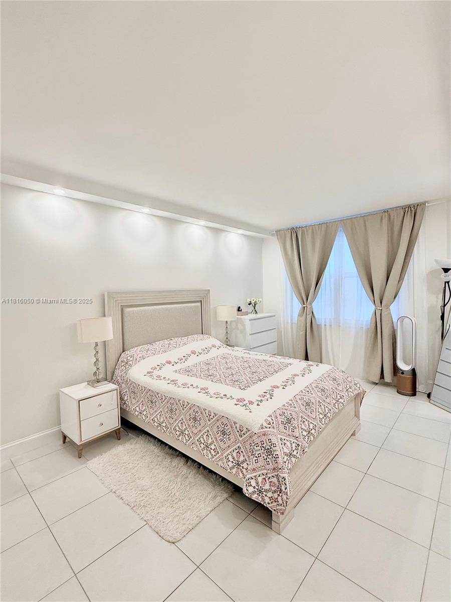 20C 1 / 2 870 sq. ft. $ 2025-06-04 0 Photo