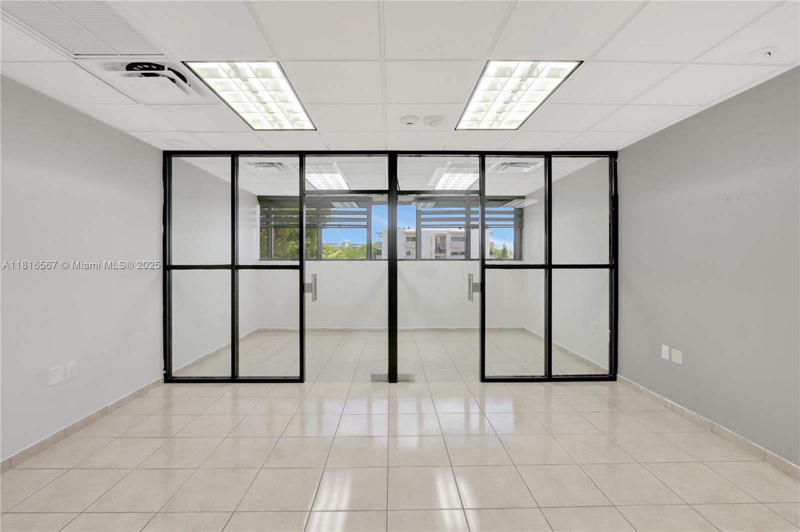See details 219 / sq. ft. $ 2025-06-05 0 Photo