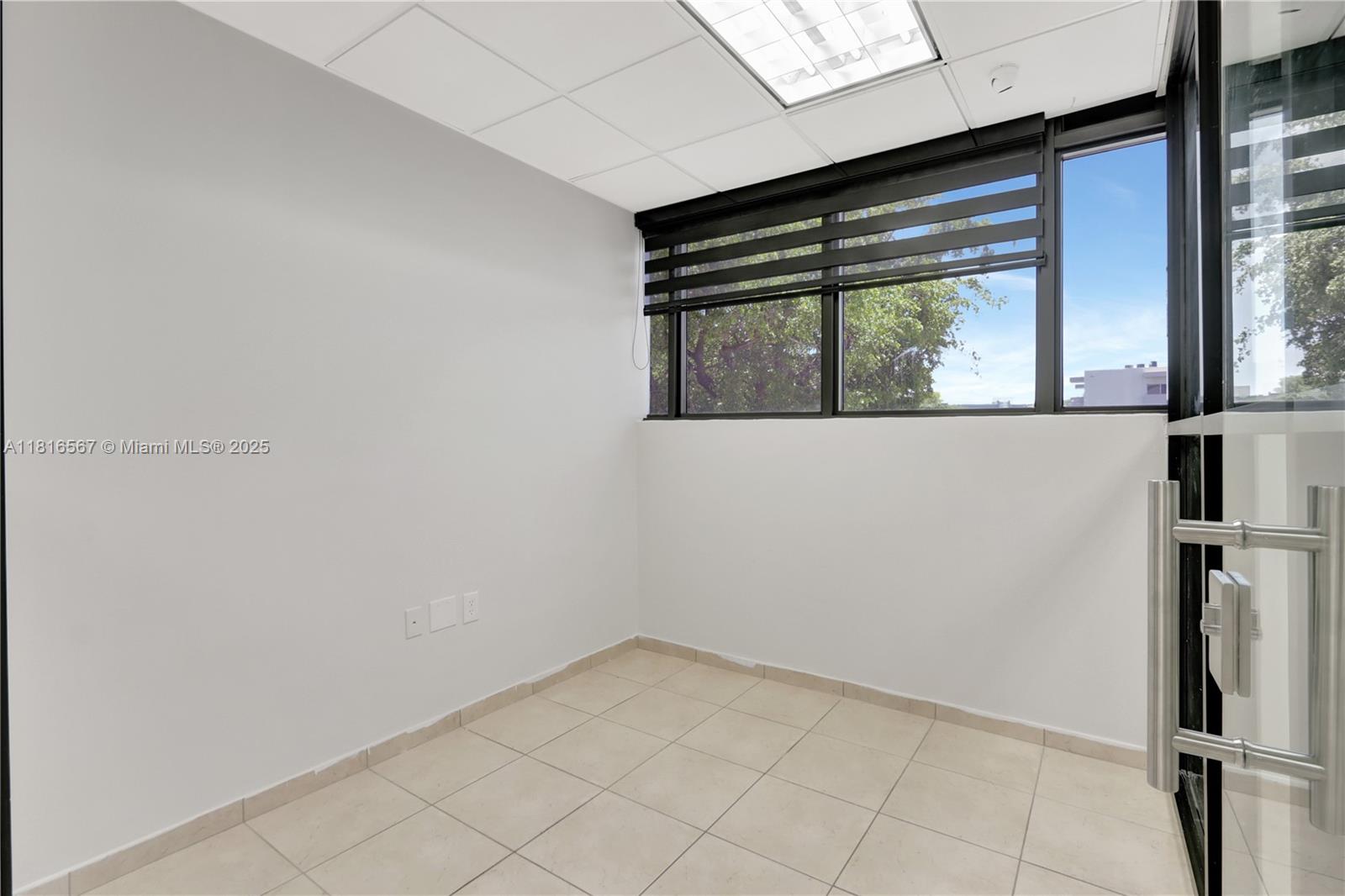 See details 219 / sq. ft. $ 2025-06-05 0 Photo