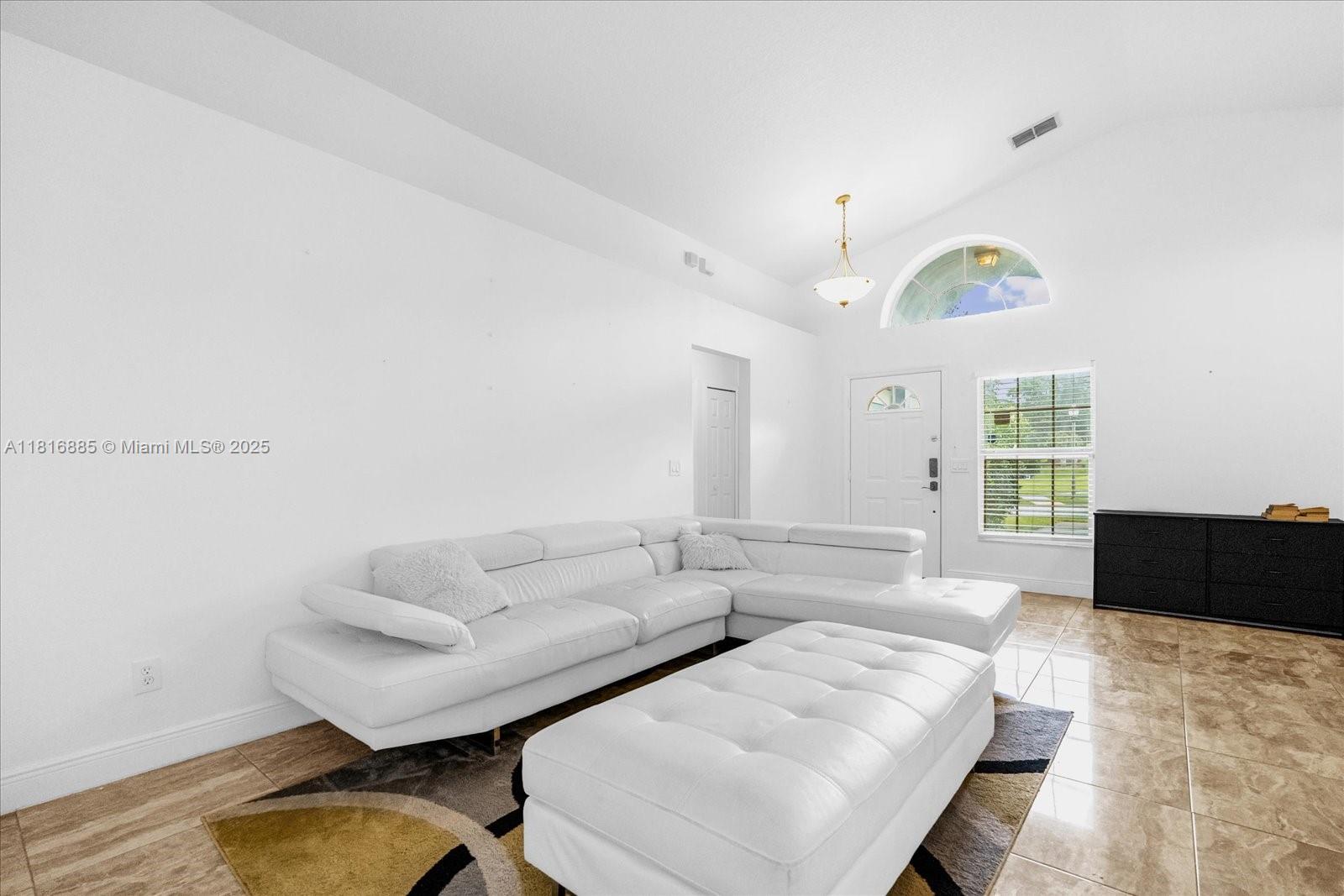 Ver detalles 401 3 / 2 sq. ft. $ 2026-01-12 0 foto