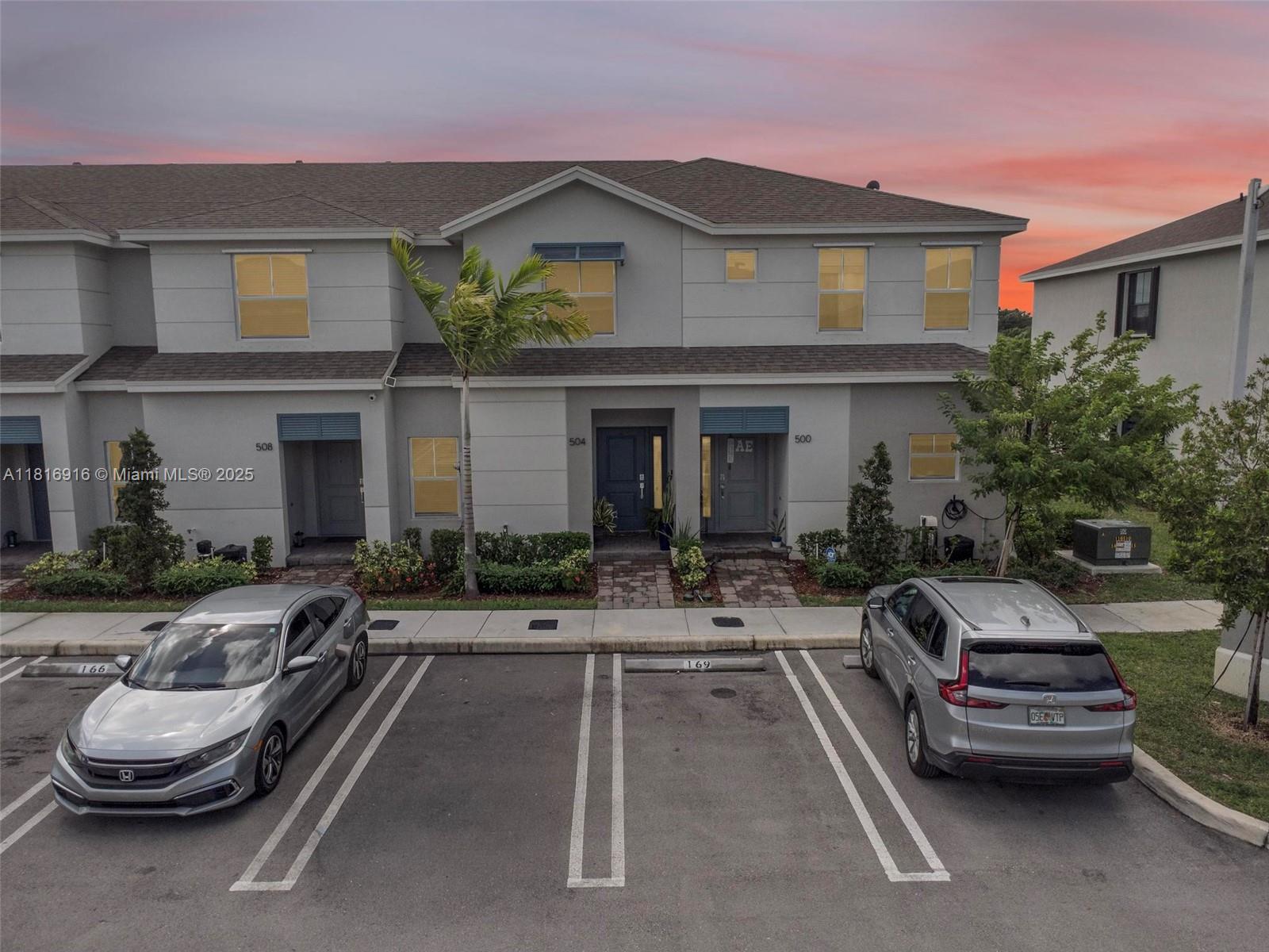See details 504 3 / 3 1376 sq. ft. $ 2025-10-22 0 Photo