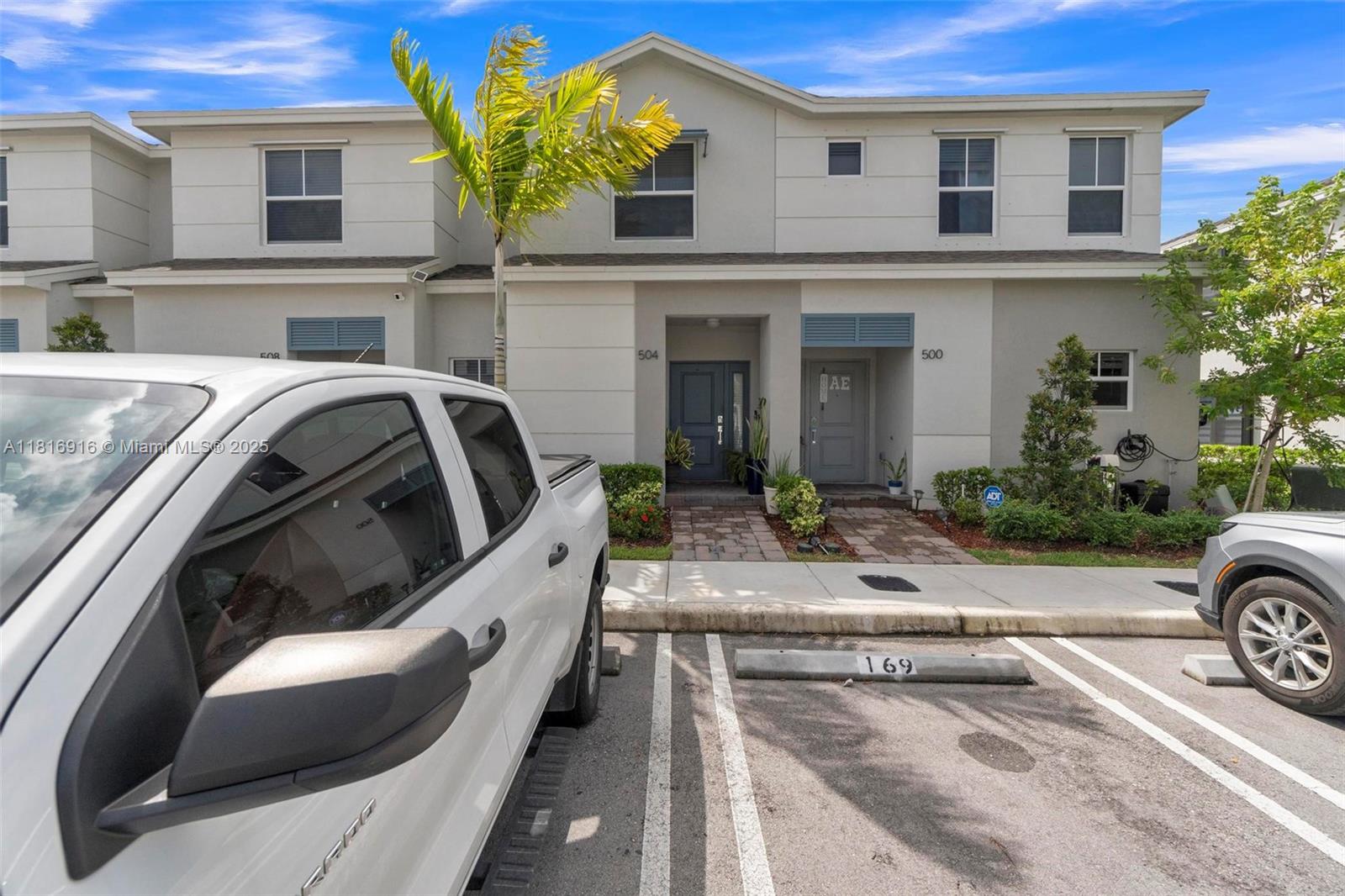 See details 504 3 / 3 1376 sq. ft. $ 2025-10-22 0 Photo