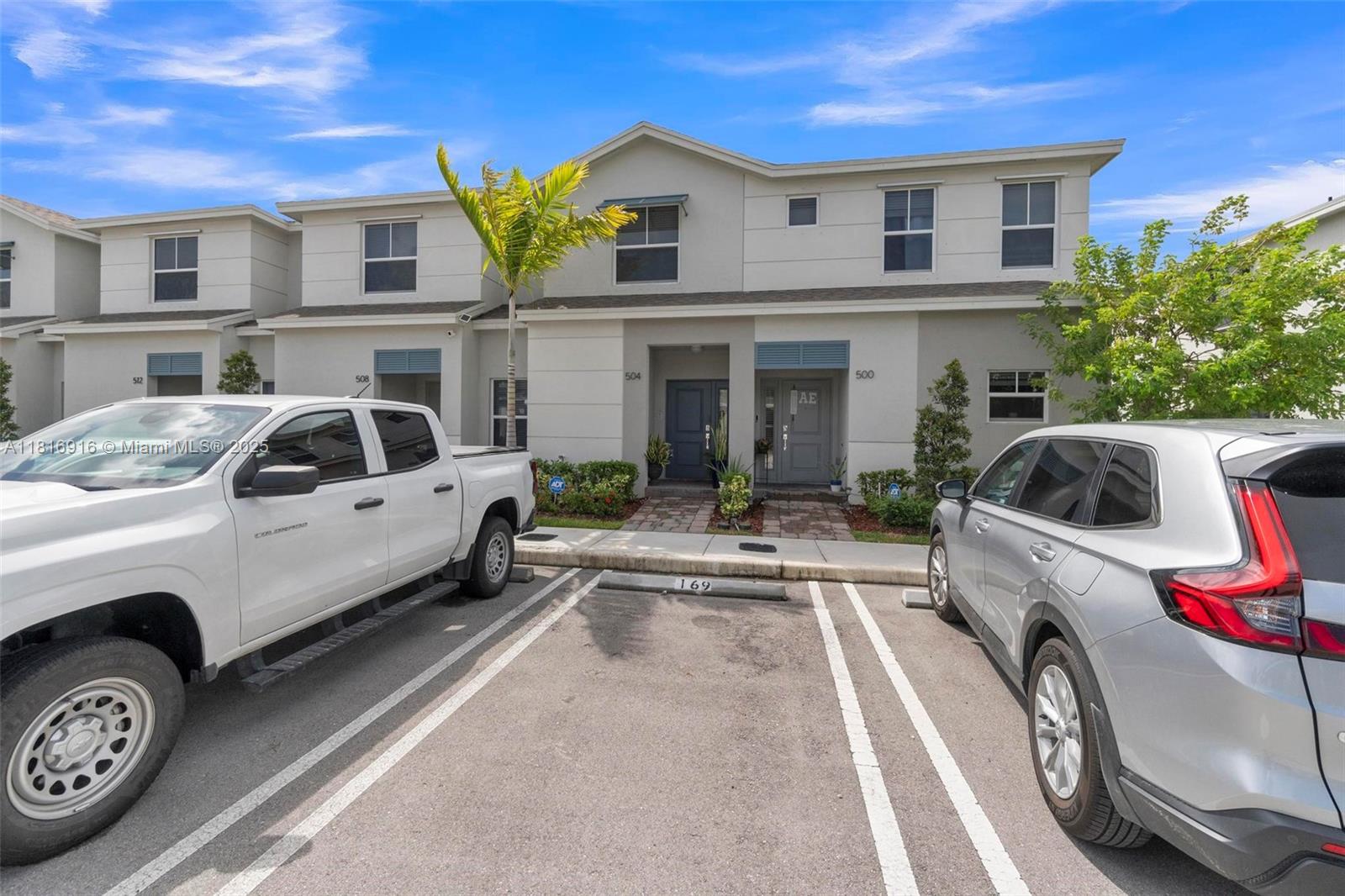 See details 504 3 / 3 1376 sq. ft. $ 2025-10-22 0 Photo