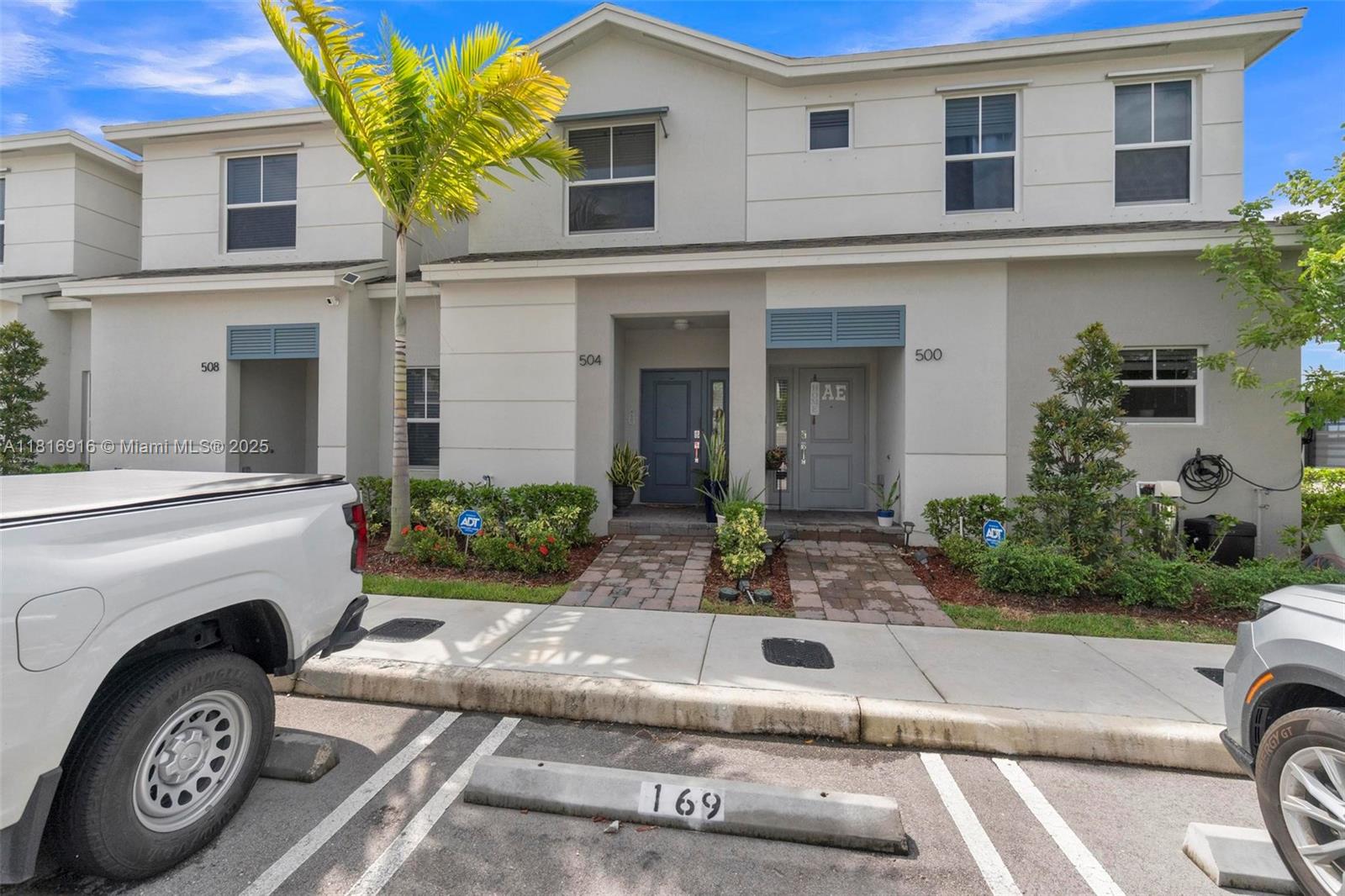 See details 504 3 / 3 1376 sq. ft. $ 2025-10-22 0 Photo