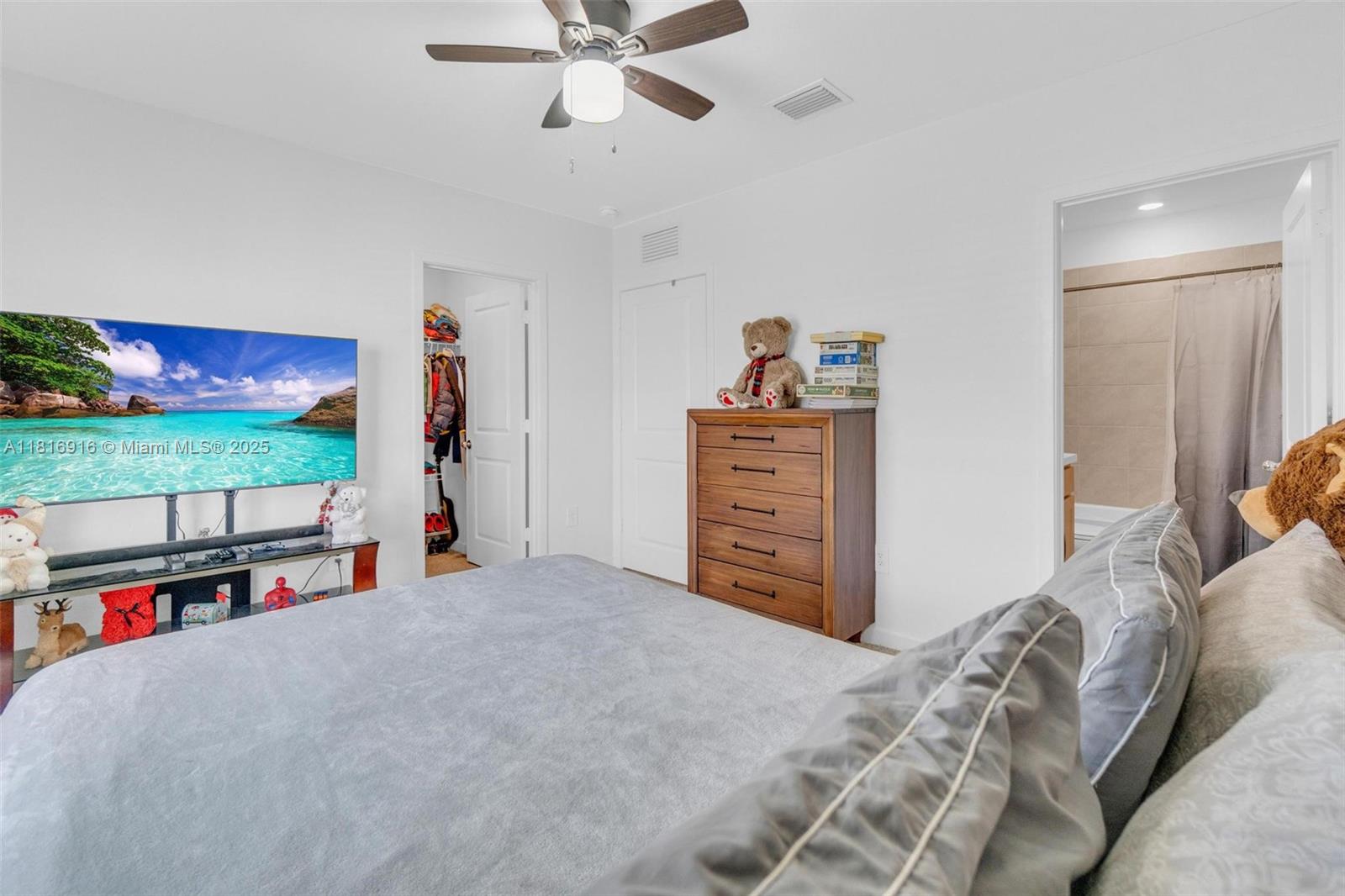 See details 504 3 / 3 1376 sq. ft. $ 2025-10-22 0 Photo