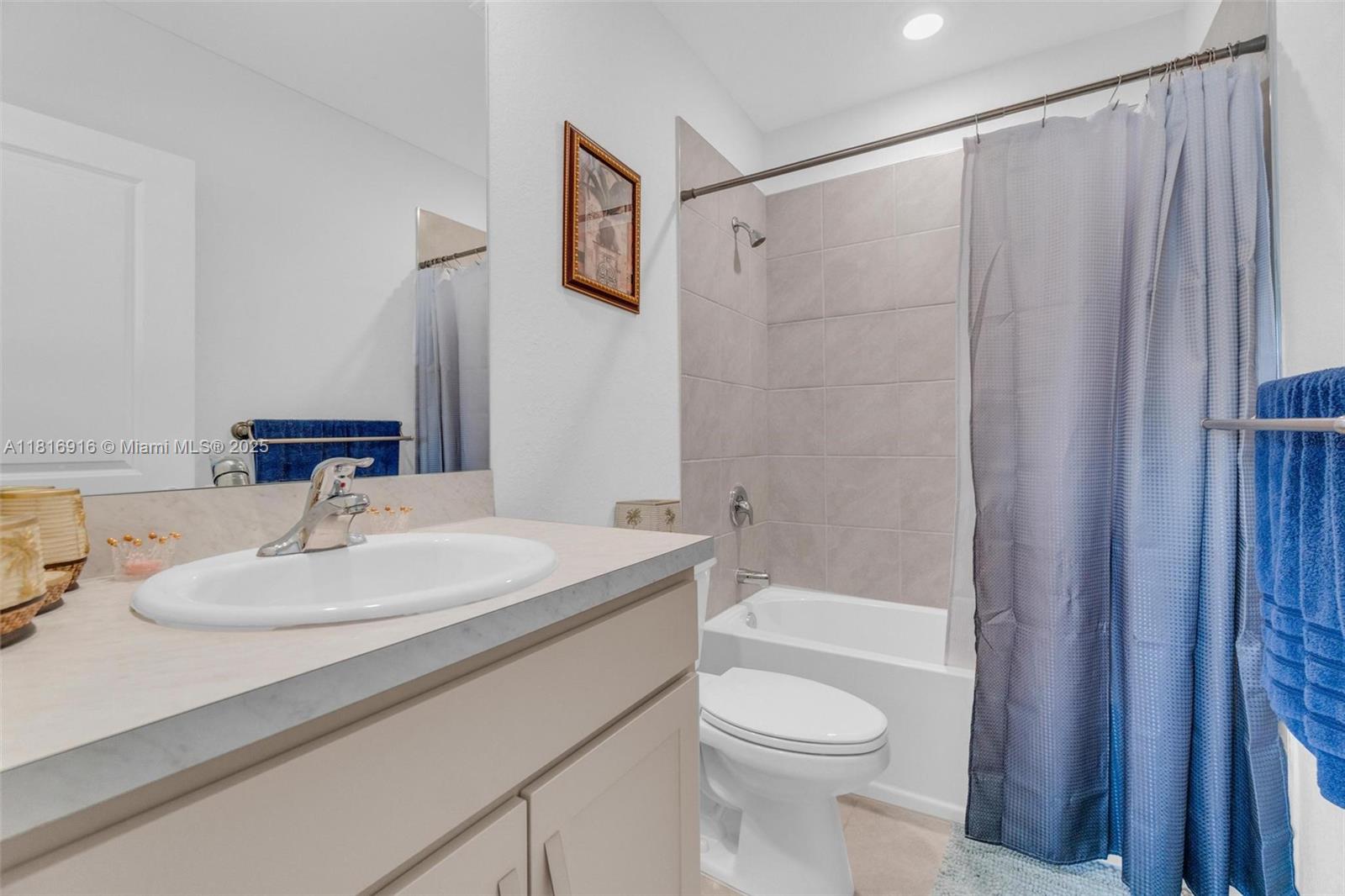 See details 504 3 / 3 1376 sq. ft. $ 2025-10-22 0 Photo