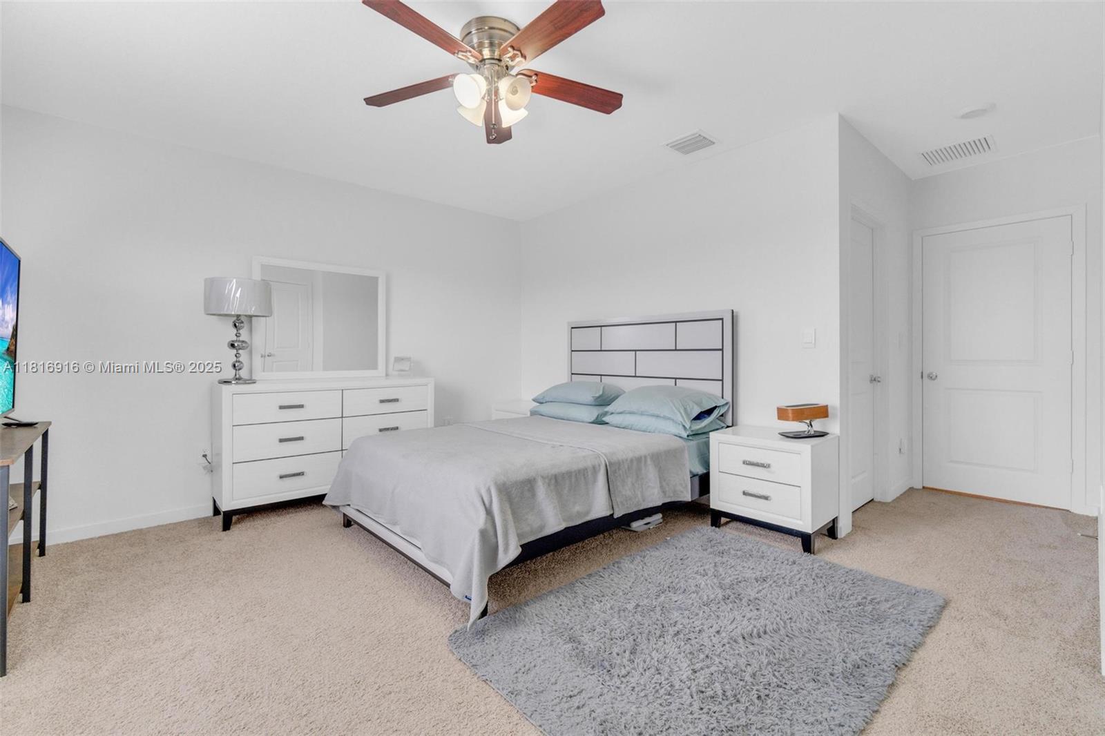 See details 504 3 / 3 1376 sq. ft. $ 2025-10-22 0 Photo
