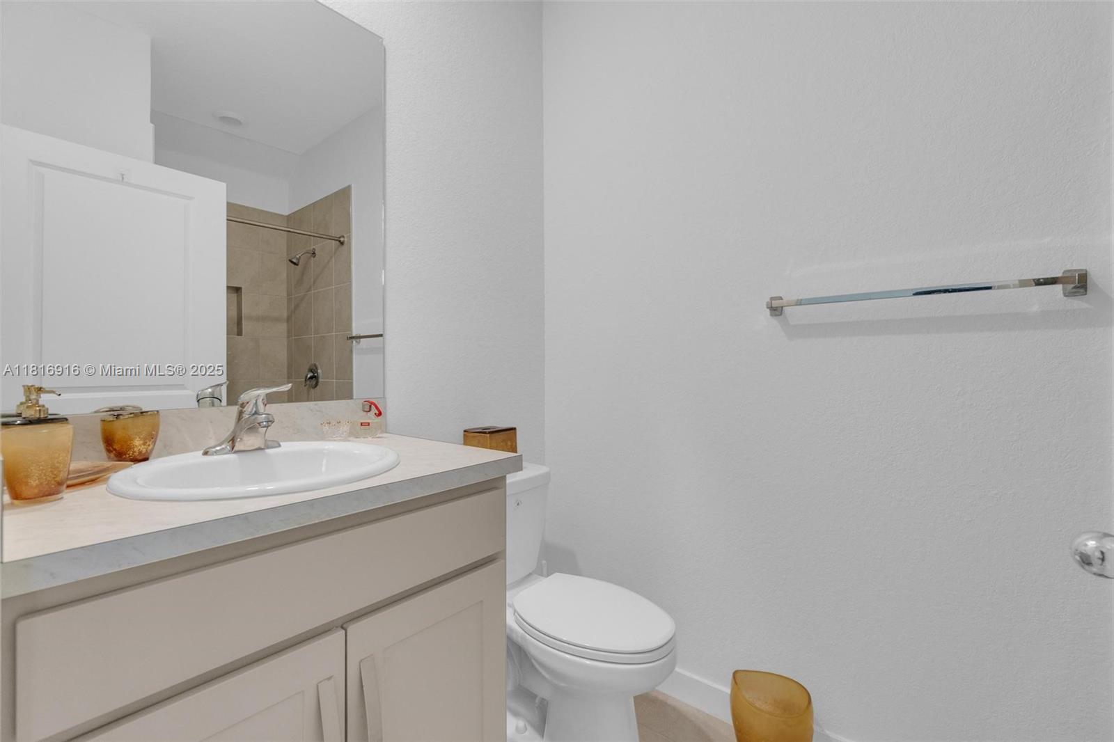See details 504 3 / 3 1376 sq. ft. $ 2025-10-22 0 Photo