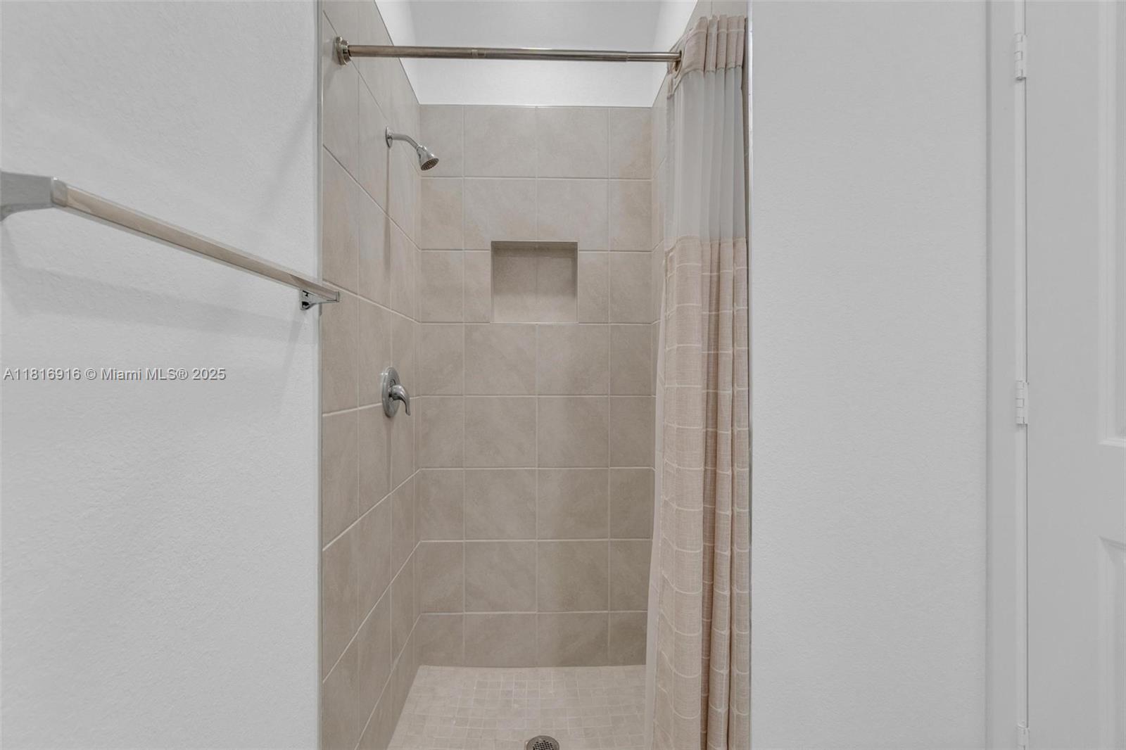 See details 504 3 / 3 1376 sq. ft. $ 2025-10-22 0 Photo