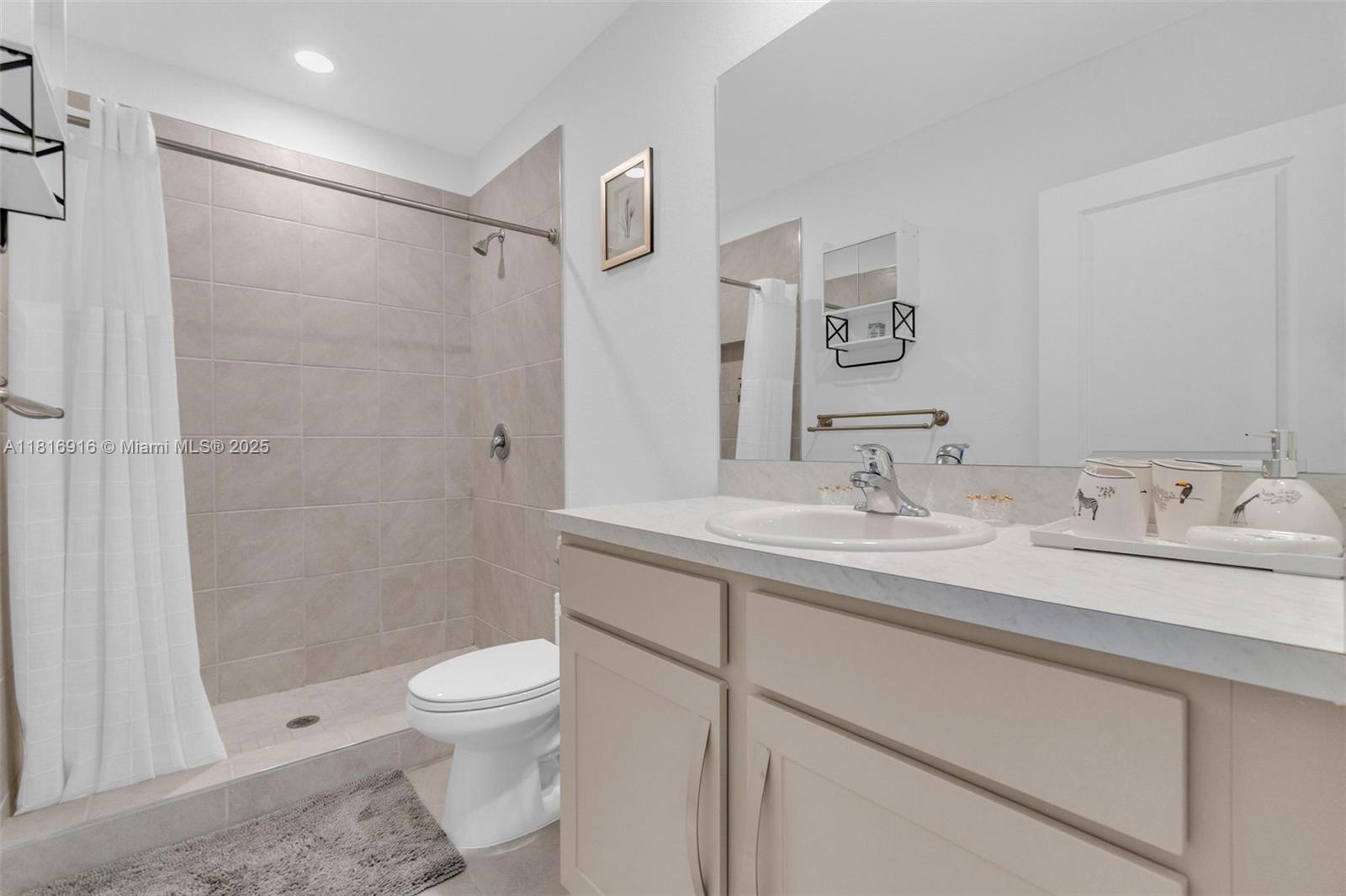 See details 504 3 / 3 1376 sq. ft. $ 2025-10-22 0 Photo