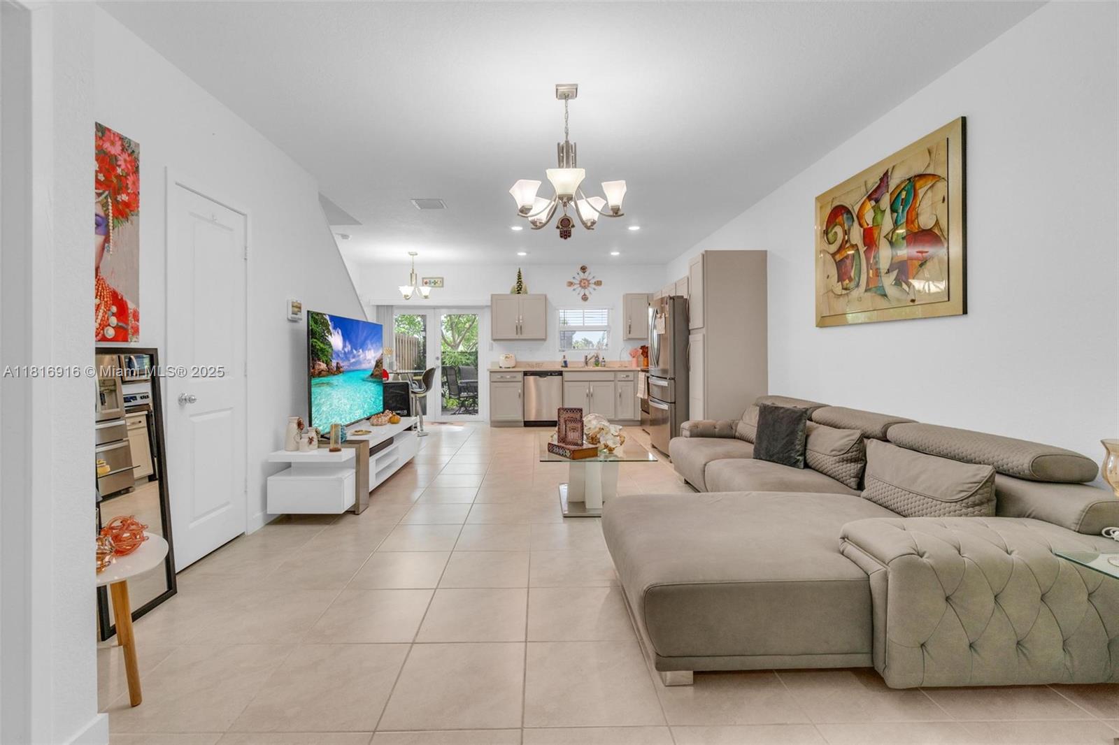 See details 504 3 / 3 1376 sq. ft. $ 2025-10-22 0 Photo
