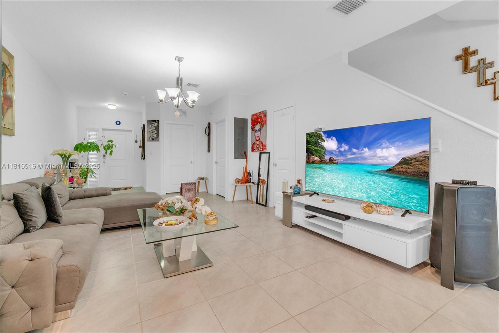 See details 504 3 / 3 1376 sq. ft. $ 2025-10-22 0 Photo
