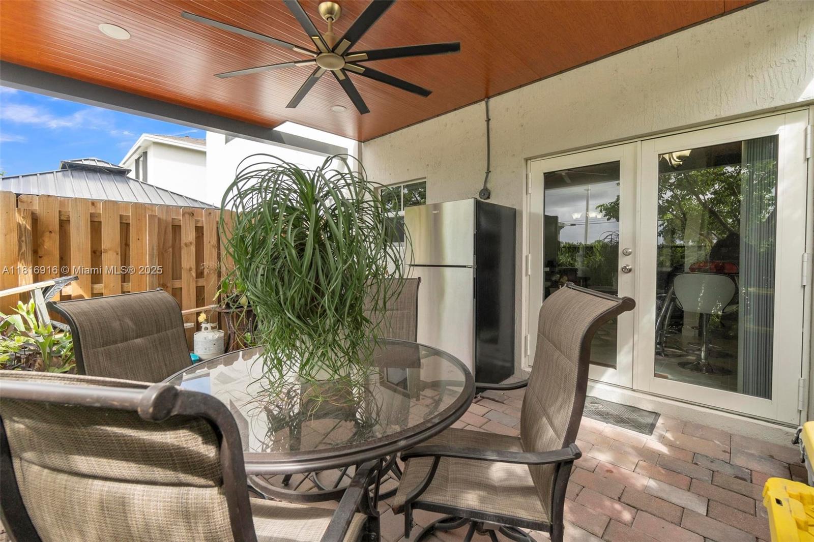 See details 504 3 / 3 1376 sq. ft. $ 2025-10-22 0 Photo
