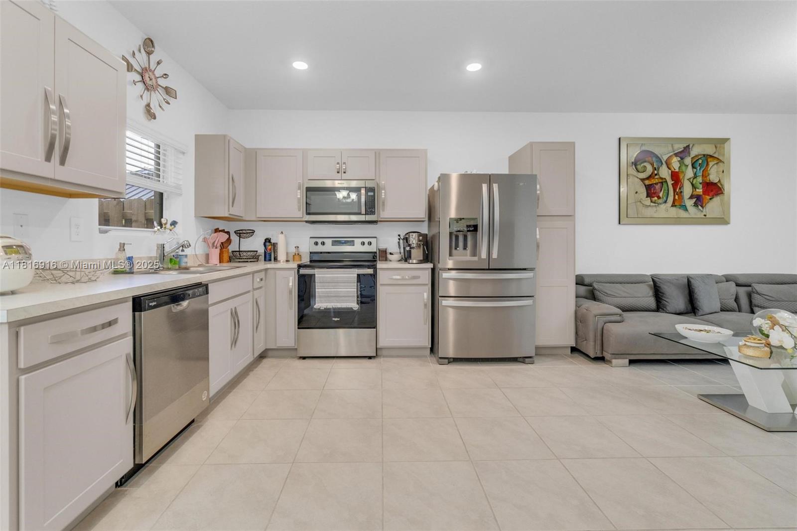 See details 504 3 / 3 1376 sq. ft. $ 2025-10-22 0 Photo