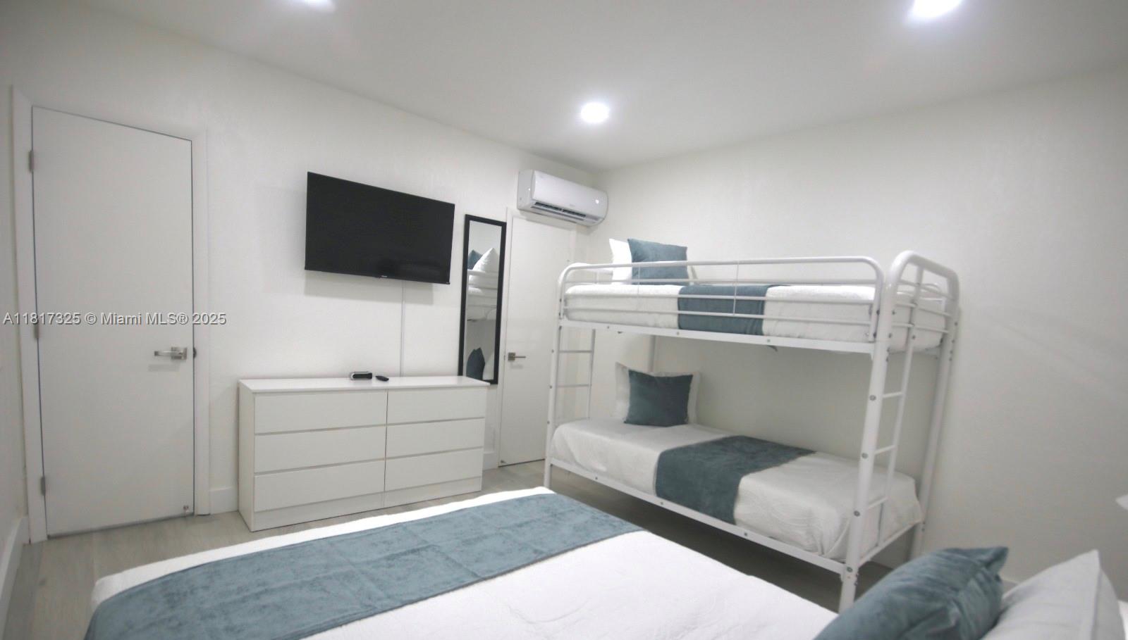 See details   /  3768 sq. ft. $ 2025-06-06 0 Photo