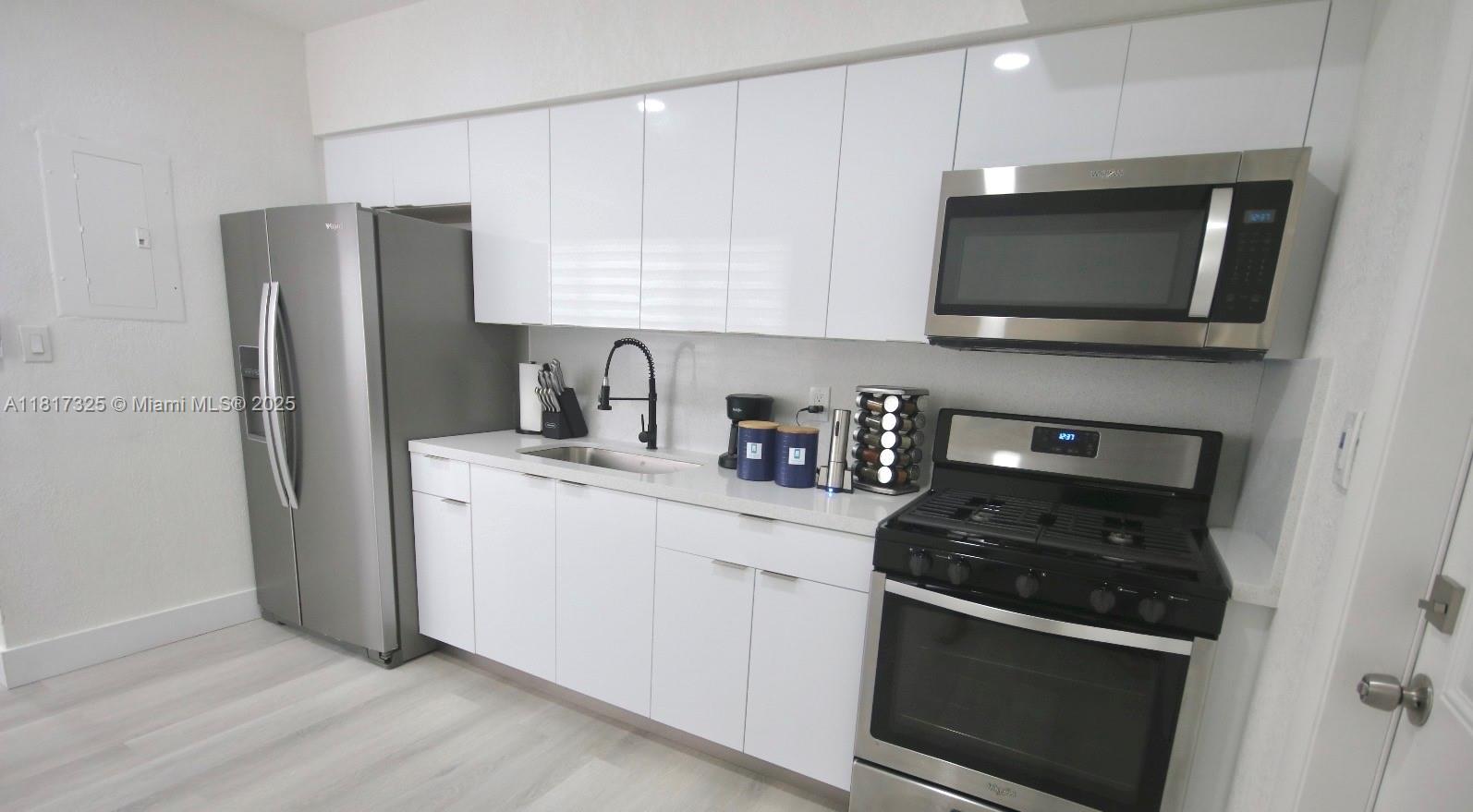 See details   /  3768 sq. ft. $ 2025-06-06 0 Photo